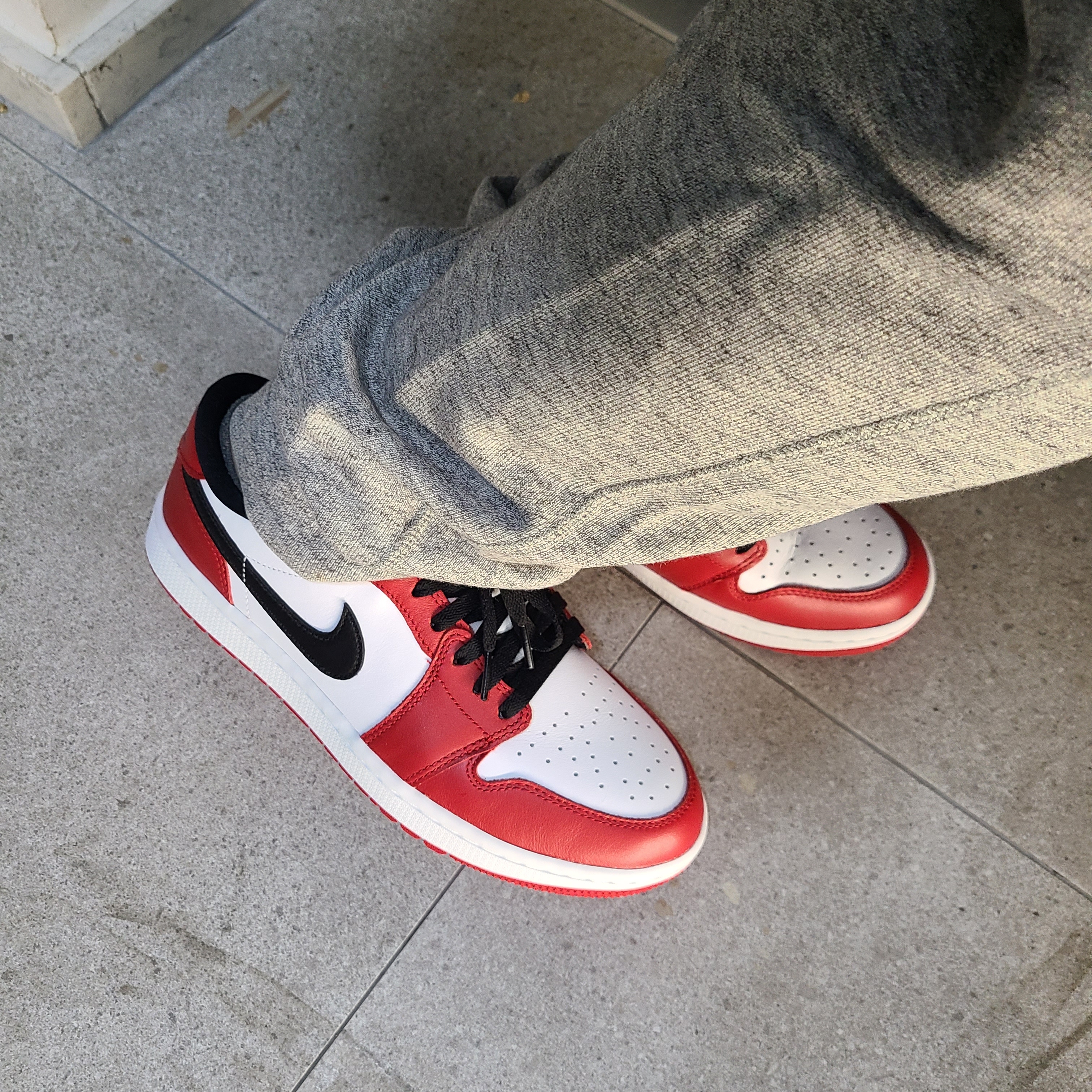Jordan 1 Low Golf Chicago 착용 스타일 - 2