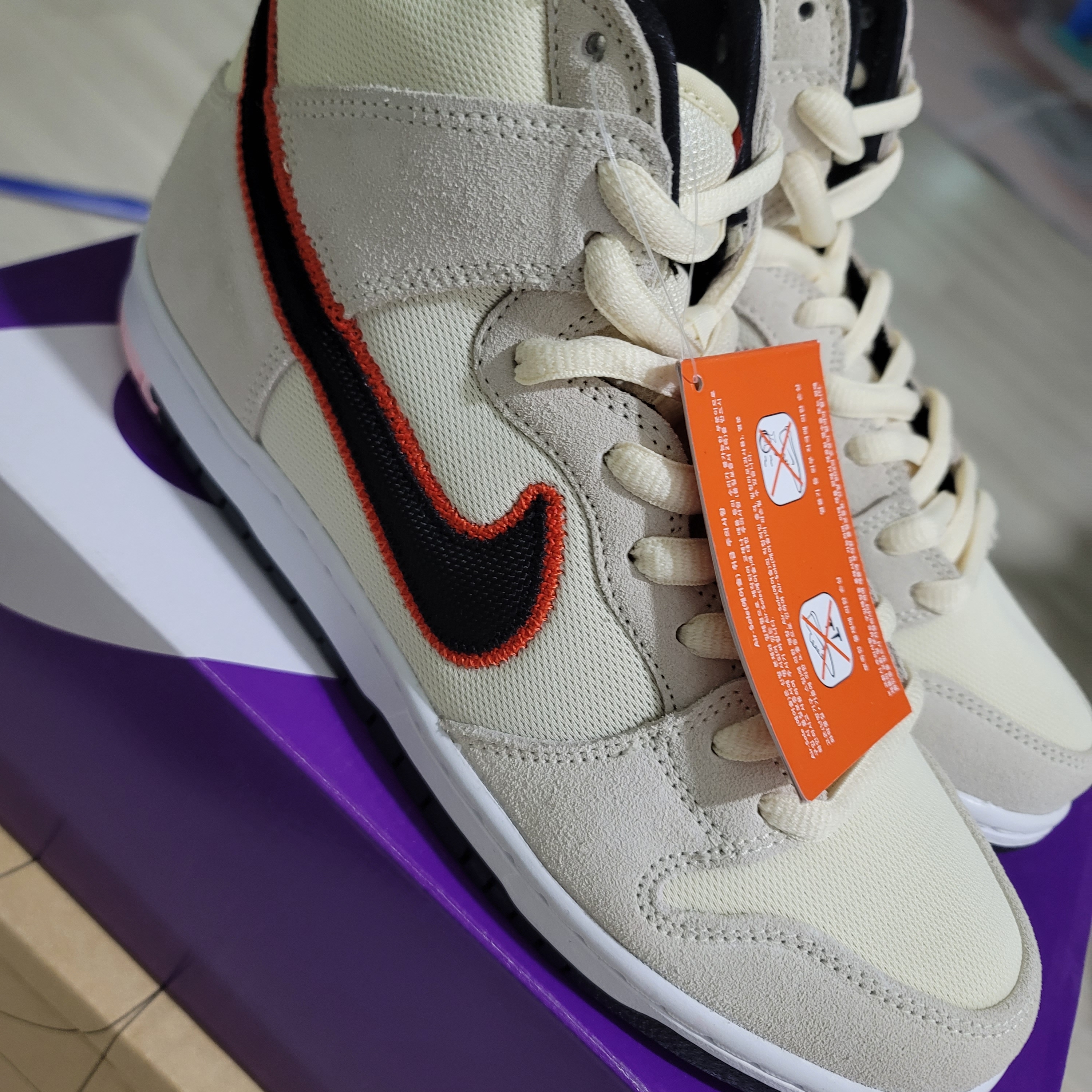 Nike SB Dunk High Pro PRM Coconut Milk and Black 착용 스타일 - 1