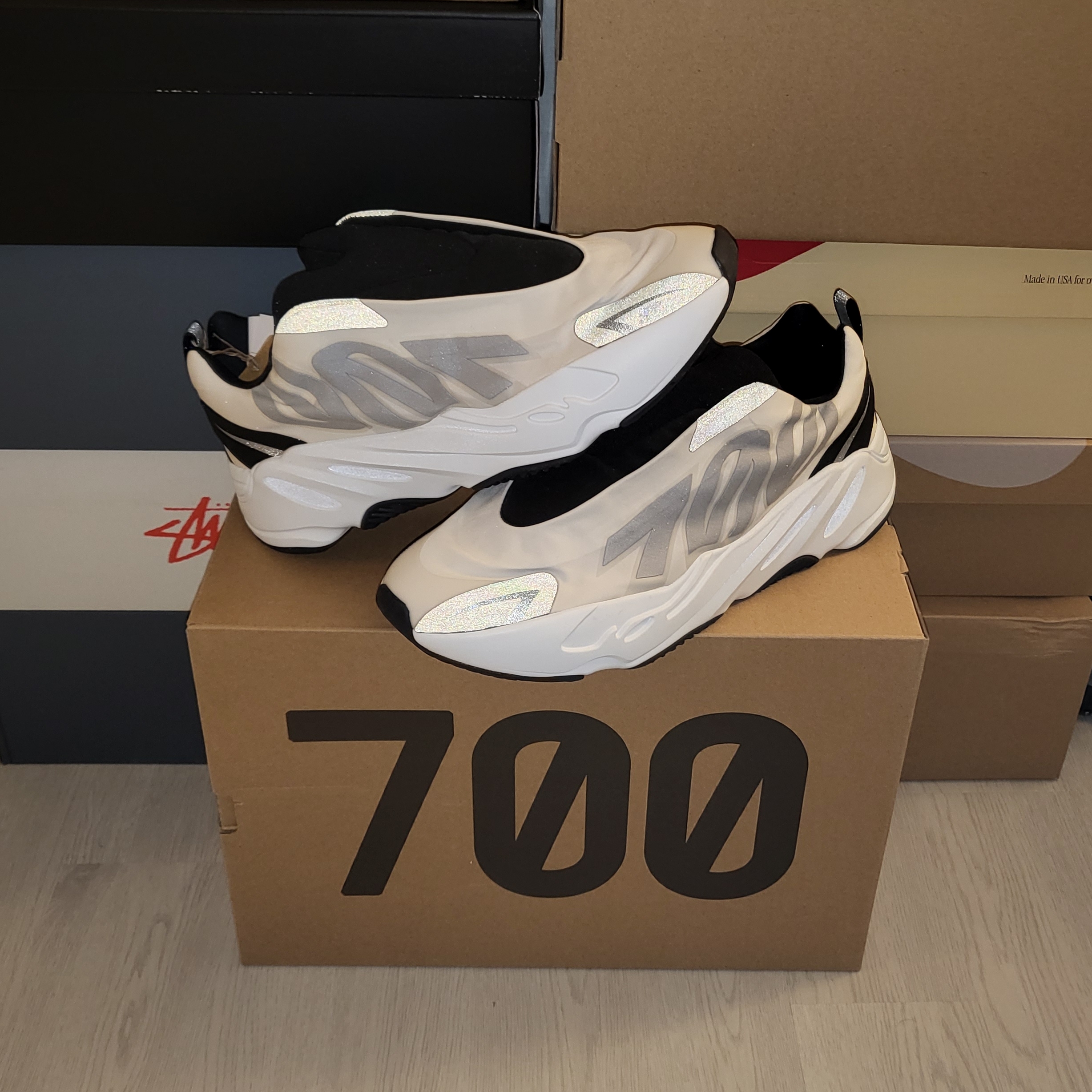 Adidas Yeezy Boost 700 MNVN Analog 착용 스타일 - 3