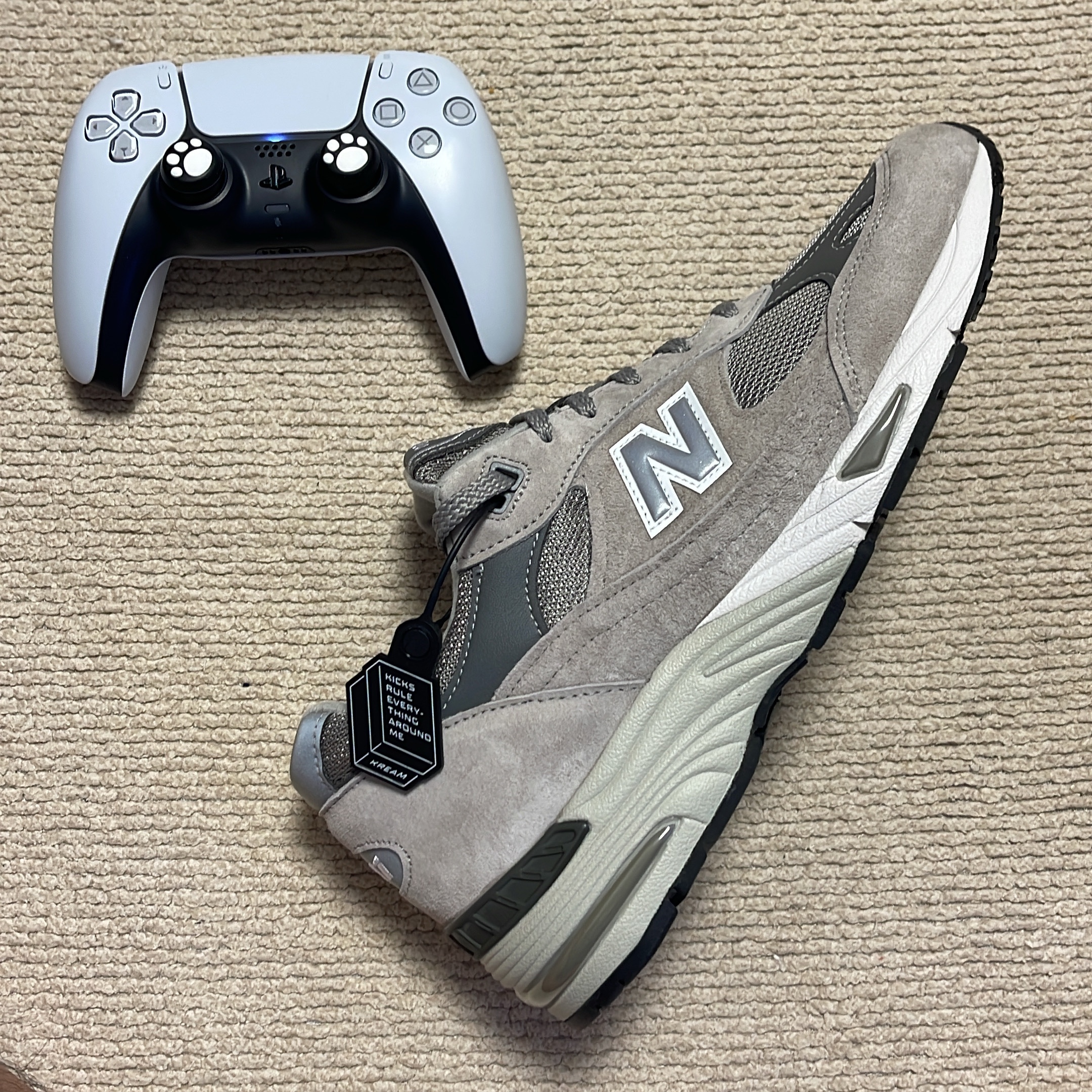 New Balance 991 Made in UK Grey, Playstation 5 Blu-ray Edition (SIEK 220V) 착용 스타일