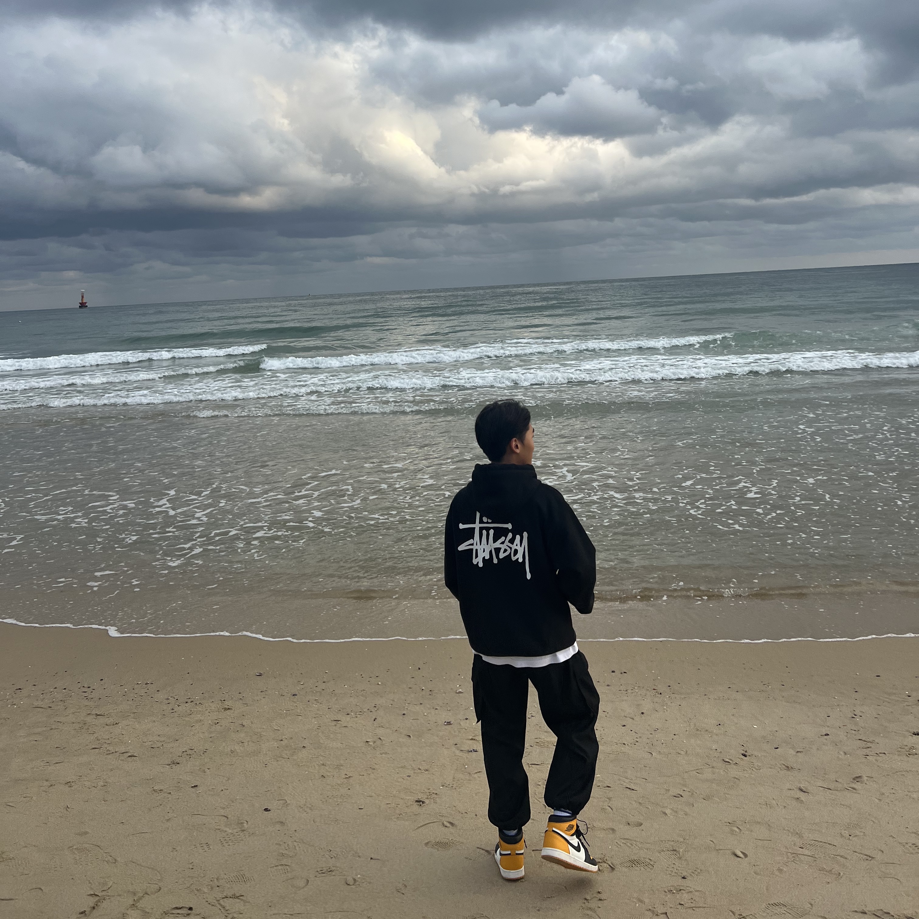 Jordan 1 Retro High OG Taxi, Stussy Basic Stussy Hoodie Black 2022 착용 스타일