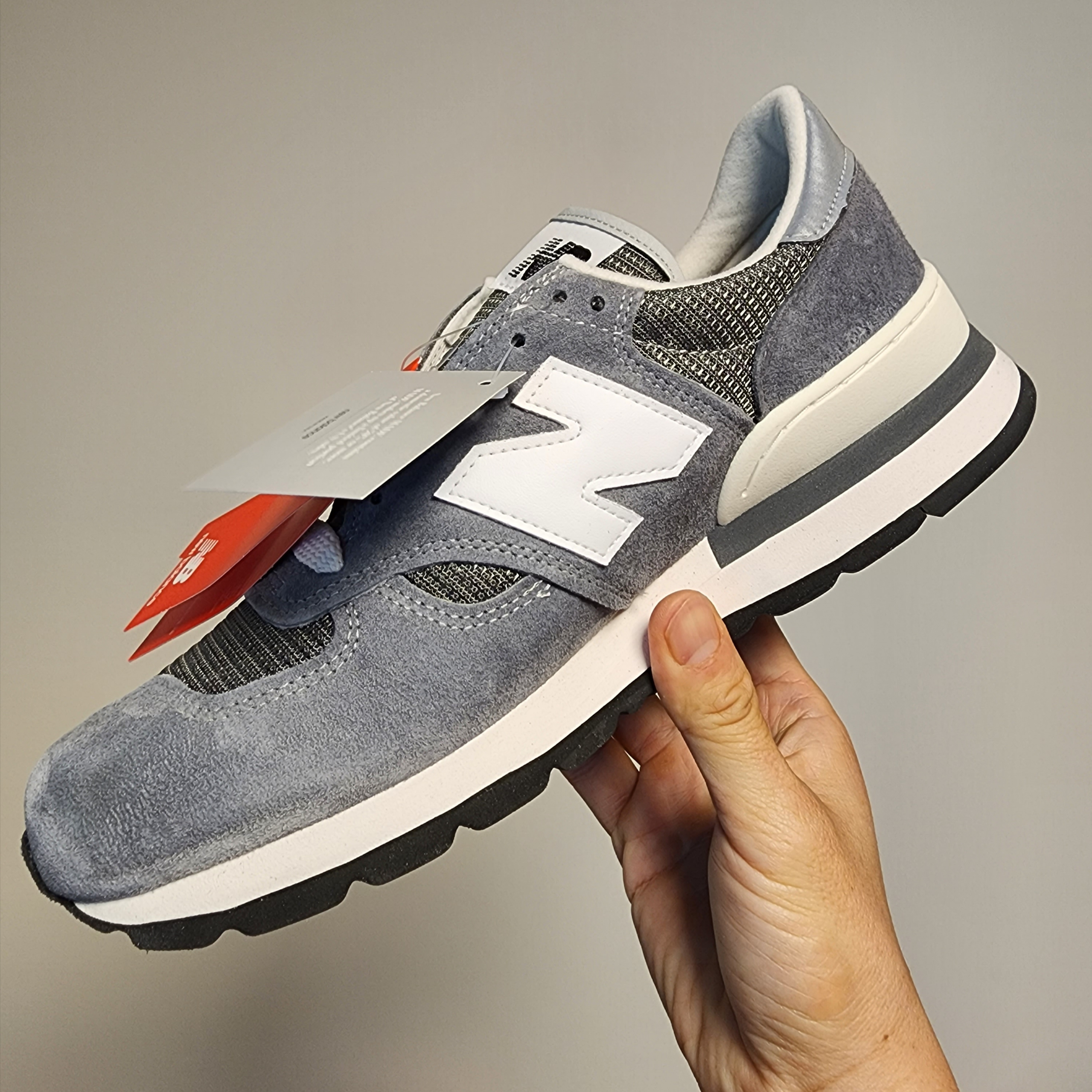 New Balance 990v1 Made in USA Grey White 착용 스타일 - 1