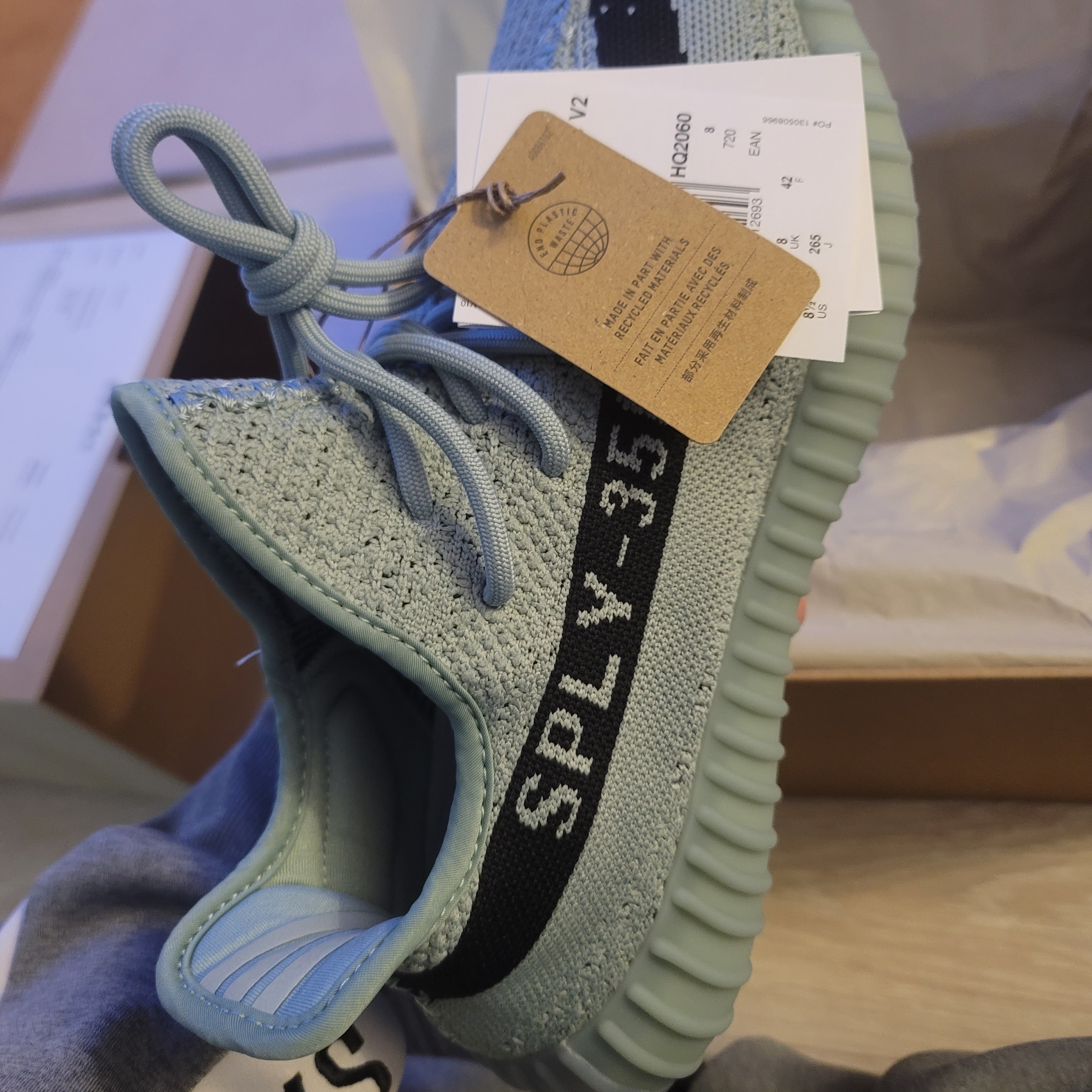 Adidas Yeezy Boost 350 V2 Salt Core Black 착용 스타일