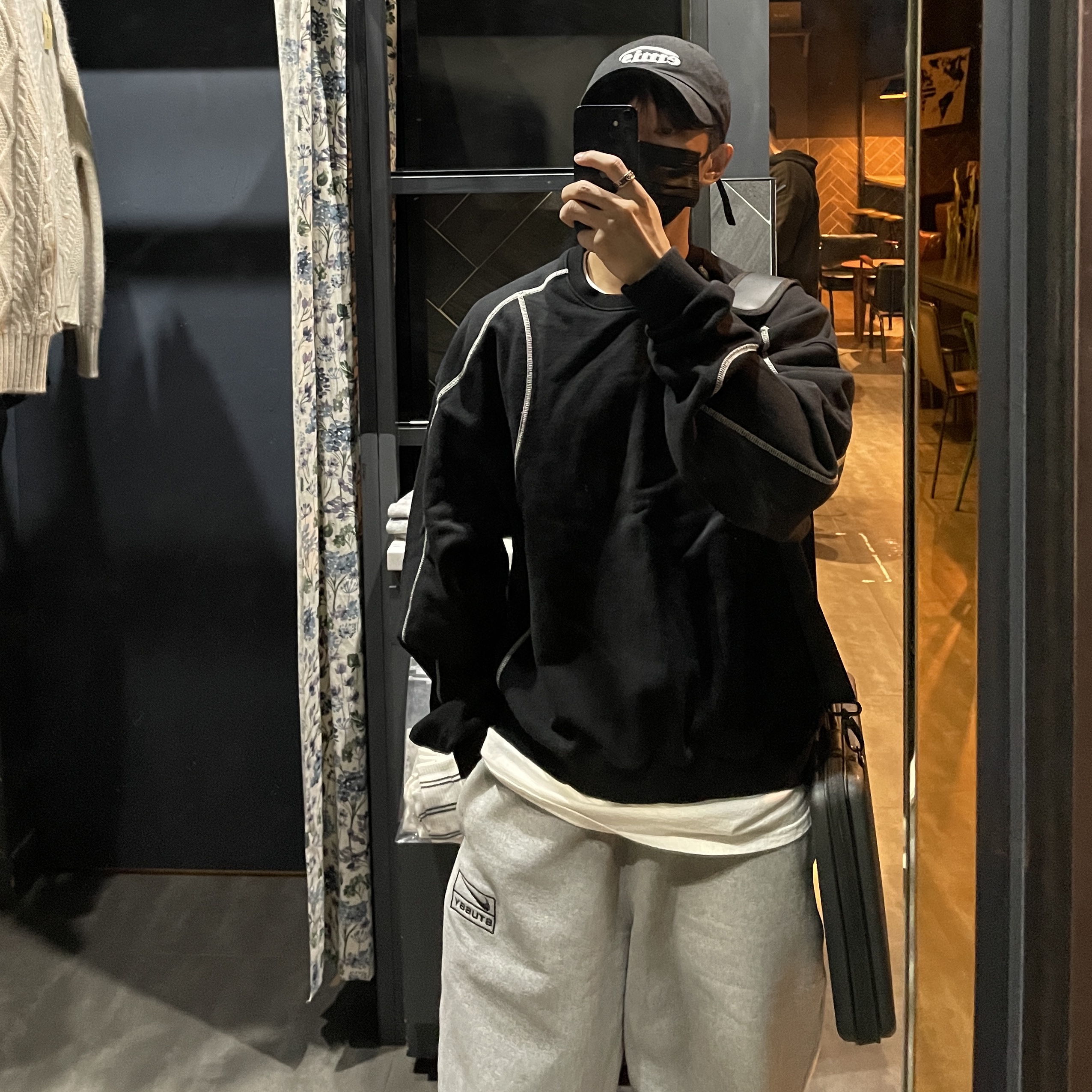 Nike x Stussy NRG RA Fleece Pants Dark Grey Heather (DJ9490-063), Gucci Ring with Double G Silver 착용 스타일