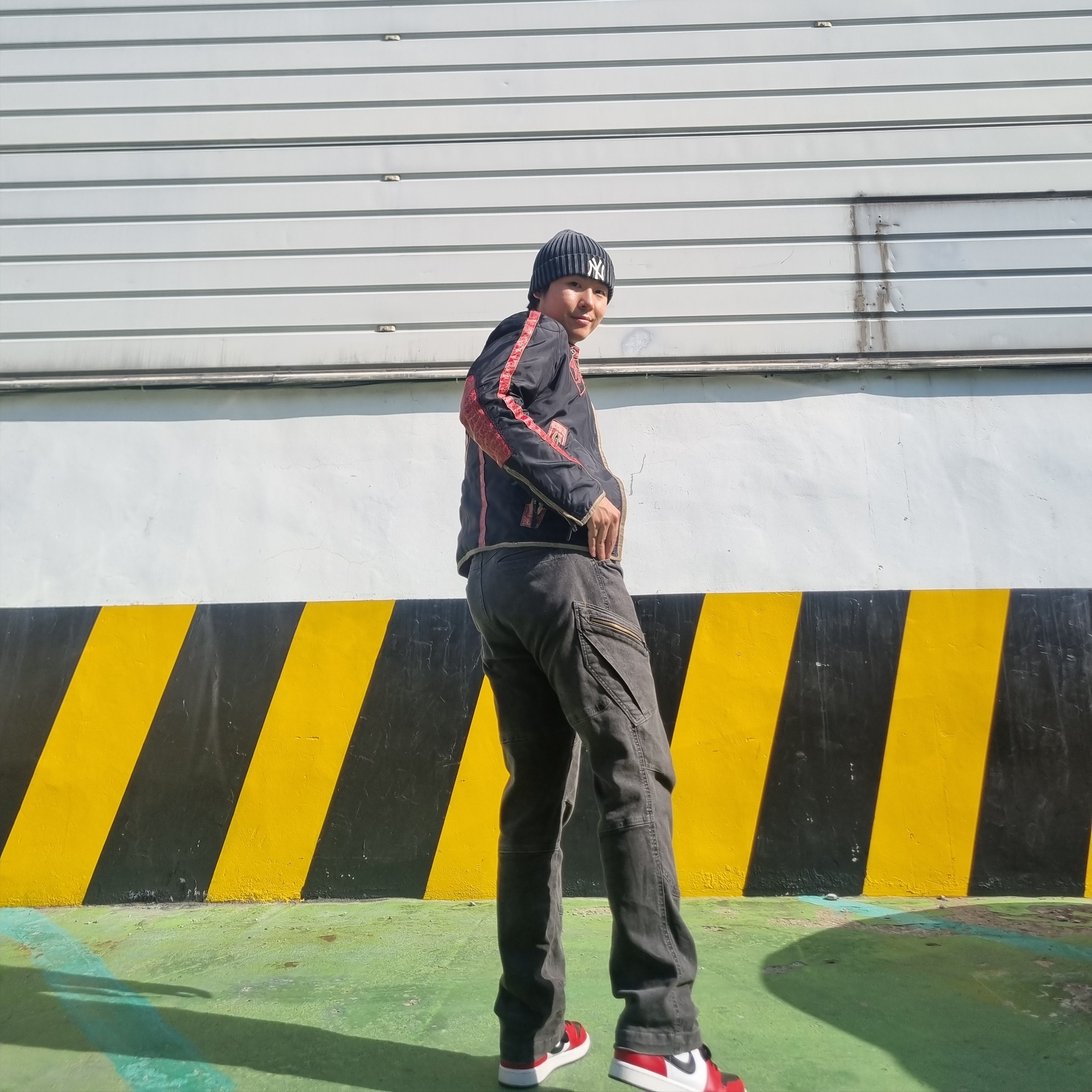 Jordan 1 Mid Chicago 2020 착용 스타일 - 3