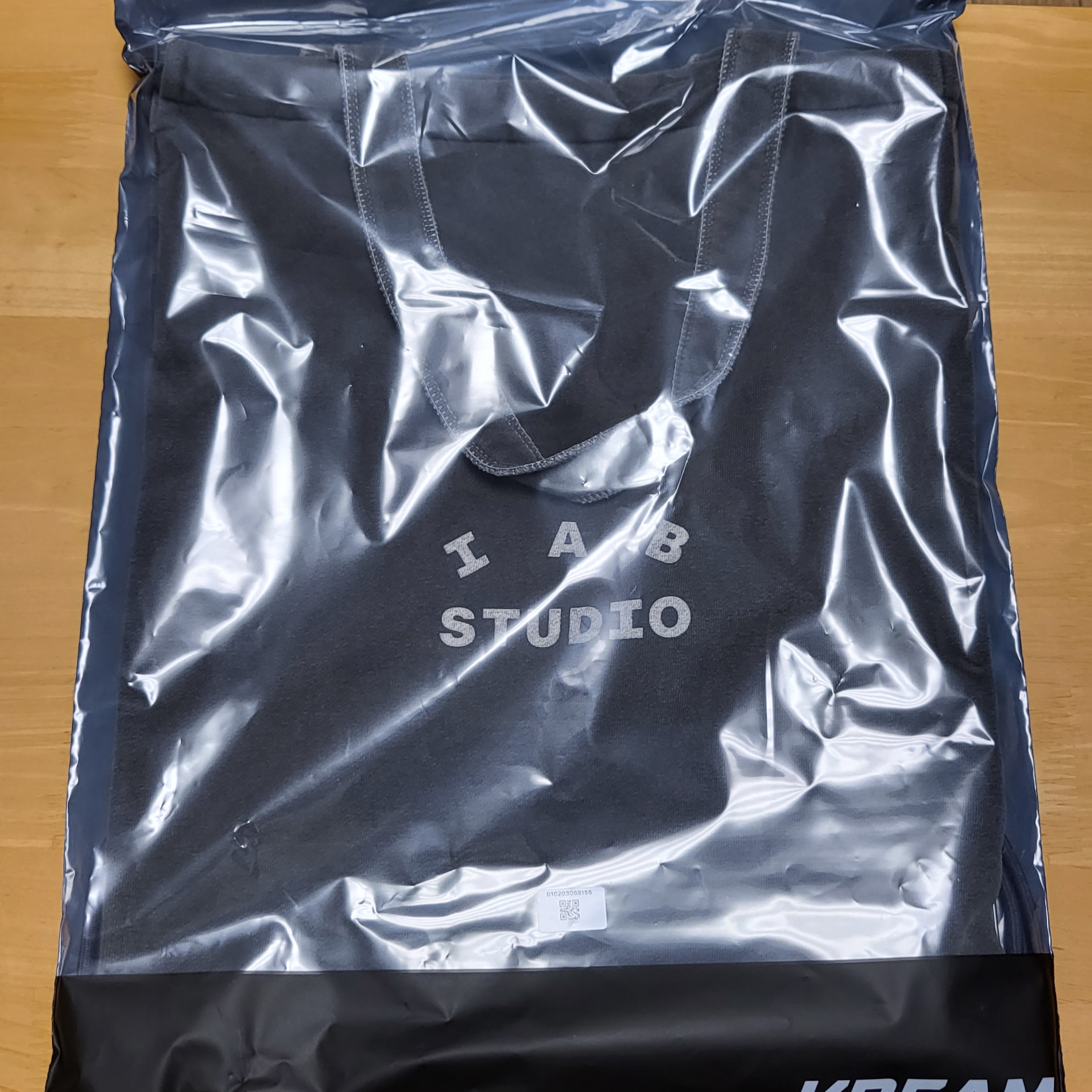 IAB Studio Pigment Sack Black 착용 스타일 - 2