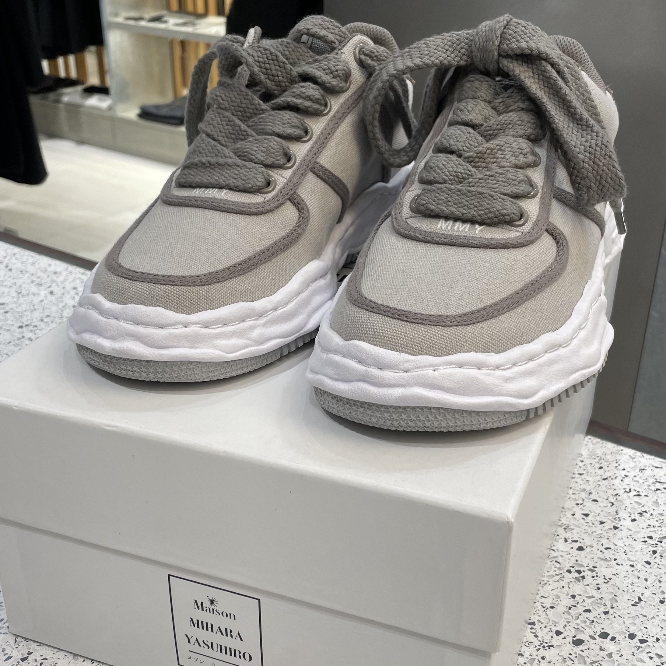 Maison Mihara Yasuhiro Wayne OG Sole Canvas Low-top Sneakers Grey 착용 스타일