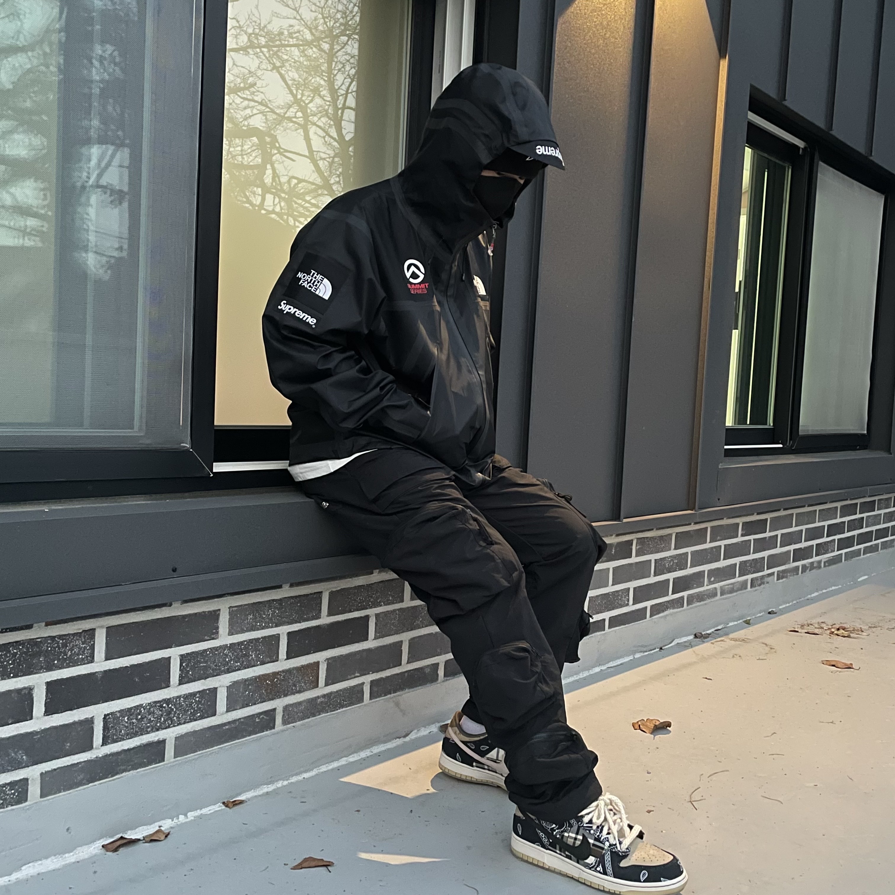 Nike x Travis Scott SB Dunk Low, Supreme x The North Face Summit Series Outer Tape Seam Jacket Black - 21SS 착용 스타일