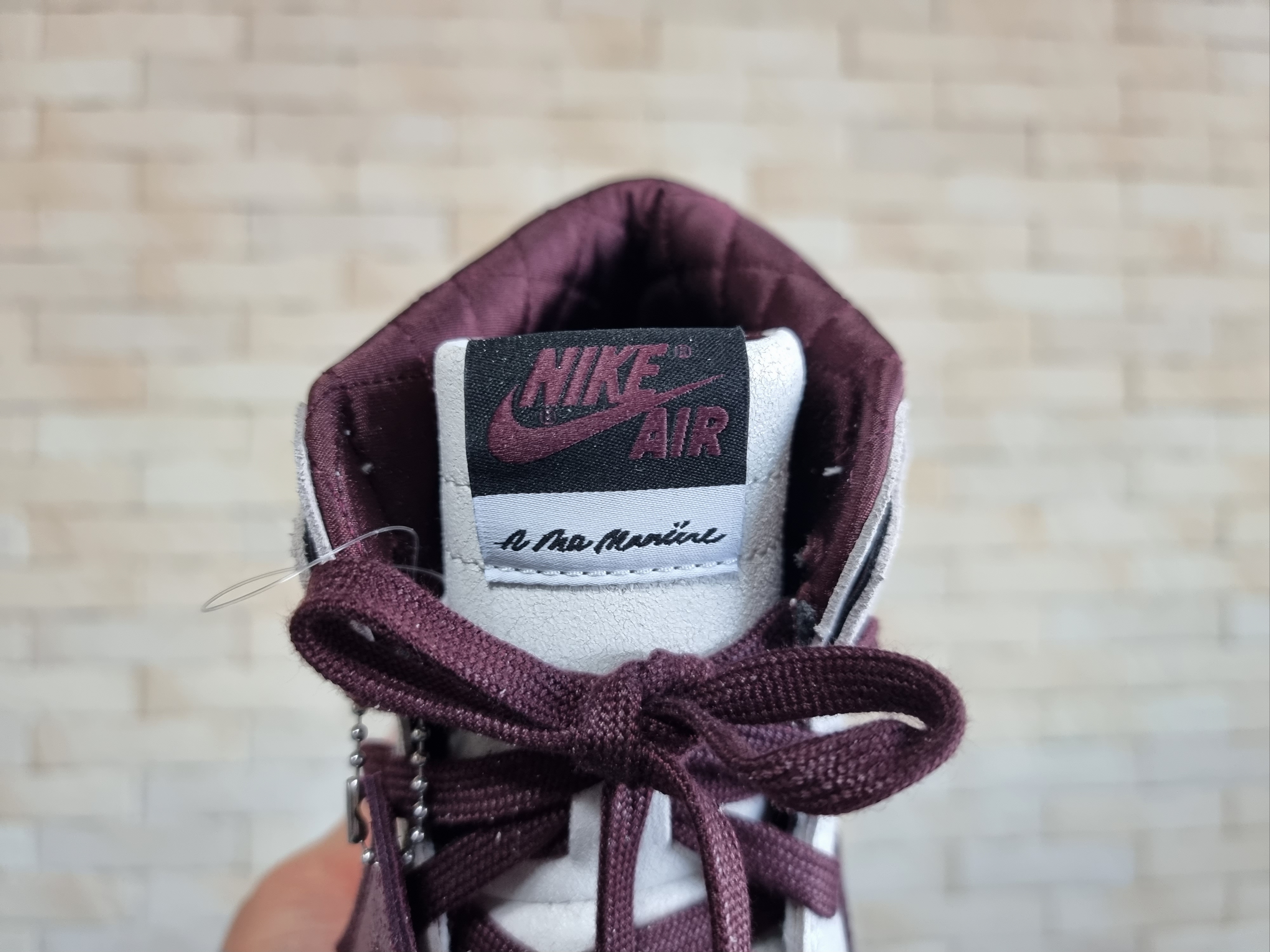 Jordan 1 x A Ma Maniere Retro High OG SP Sail and Burgundy 착용 스타일 - 5
