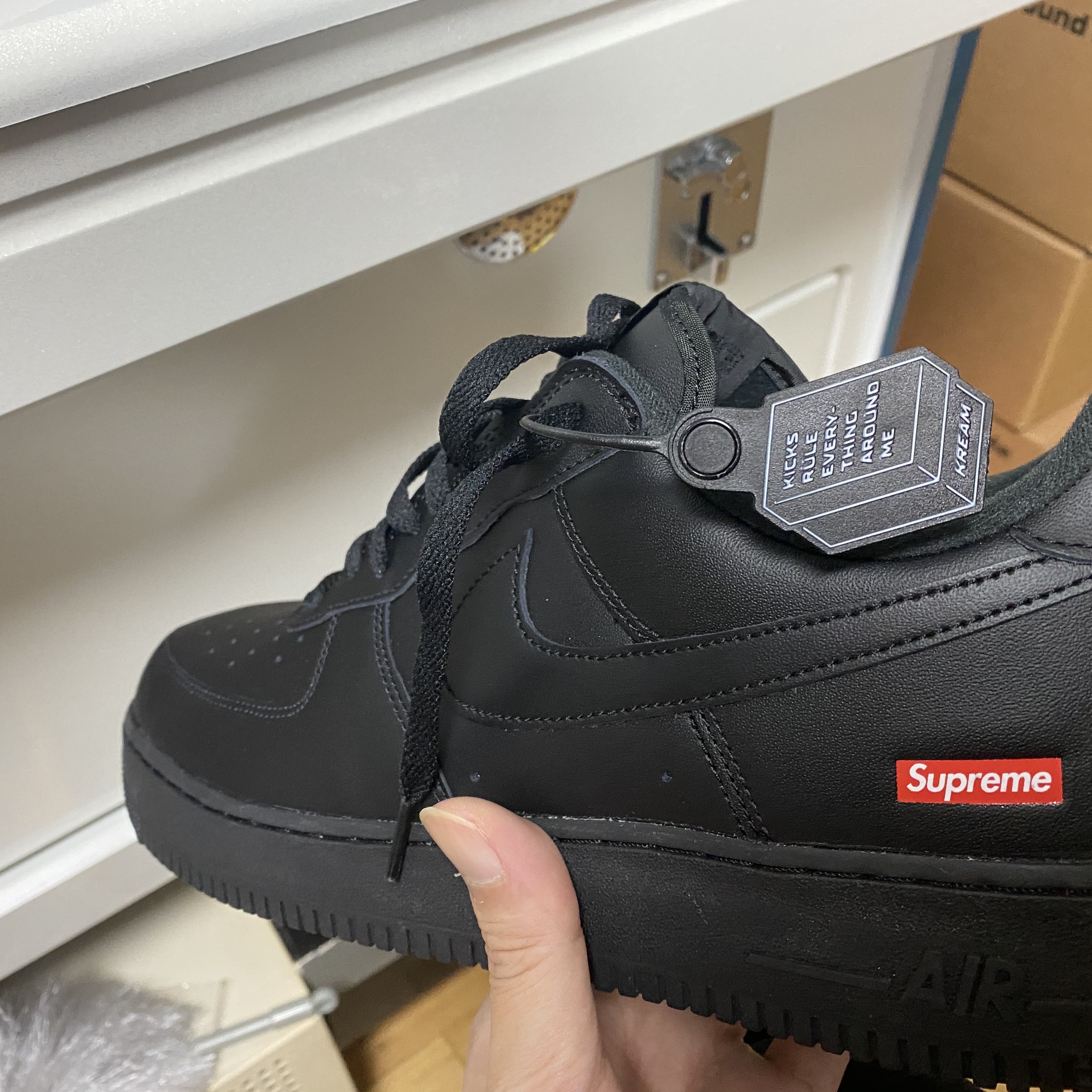 Nike x Supreme Air Force 1 Low Black 착용 스타일