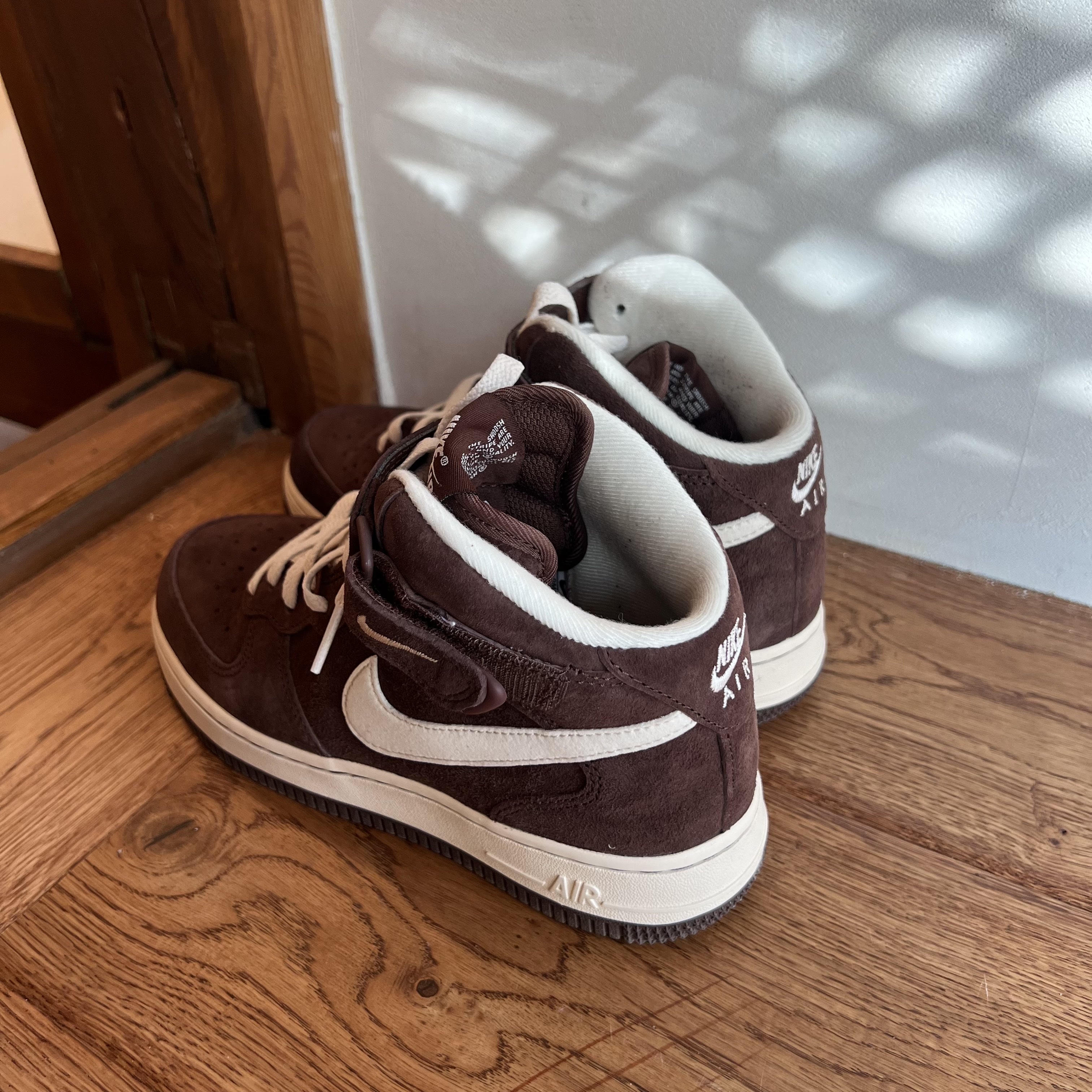 Nike Air Force 1 Mid '07 QS Chocolate 착용 스타일 - 3