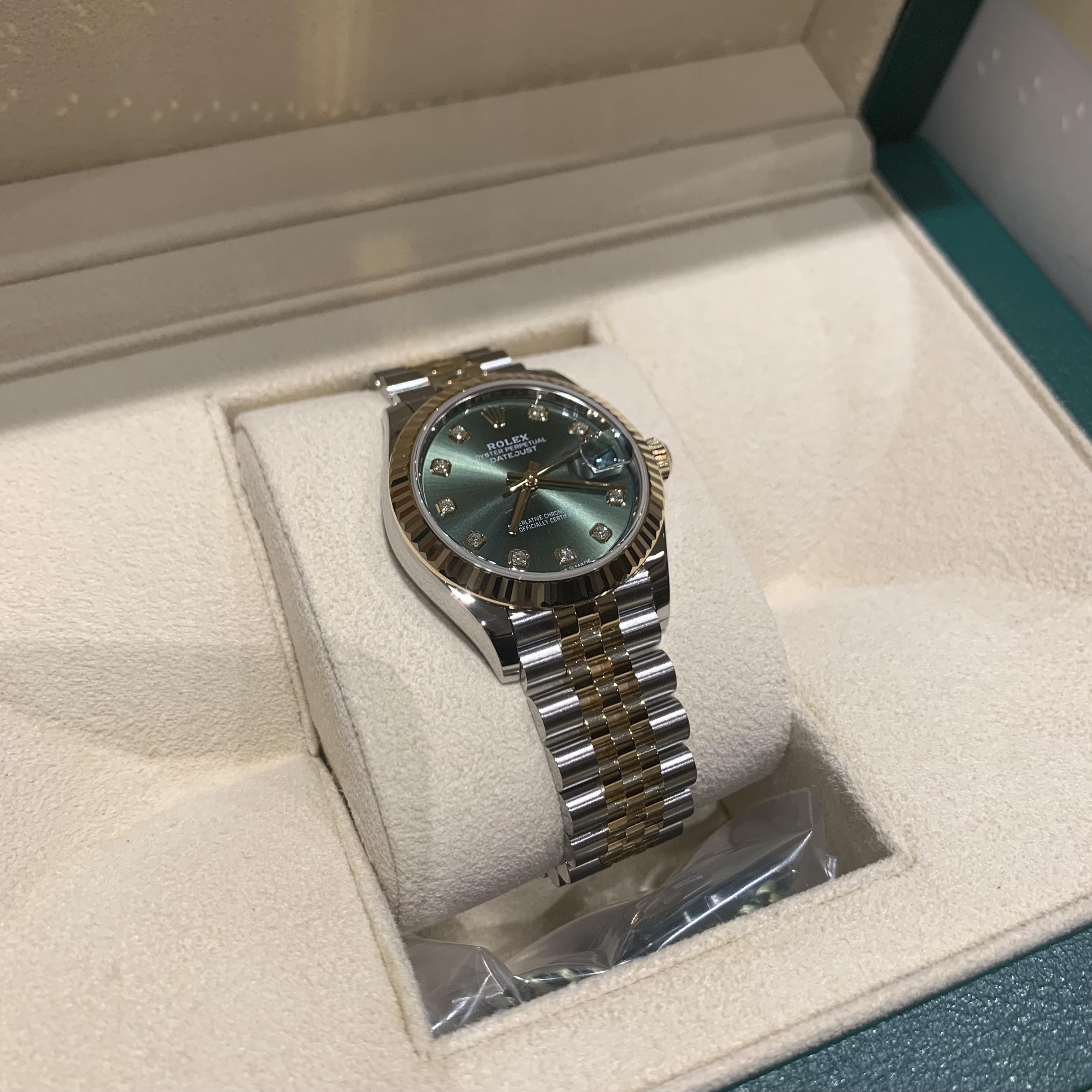 Rolex Datejust 31mm 278273 Olive Green Diamond-Set Jubilee 착용 스타일 - 2
