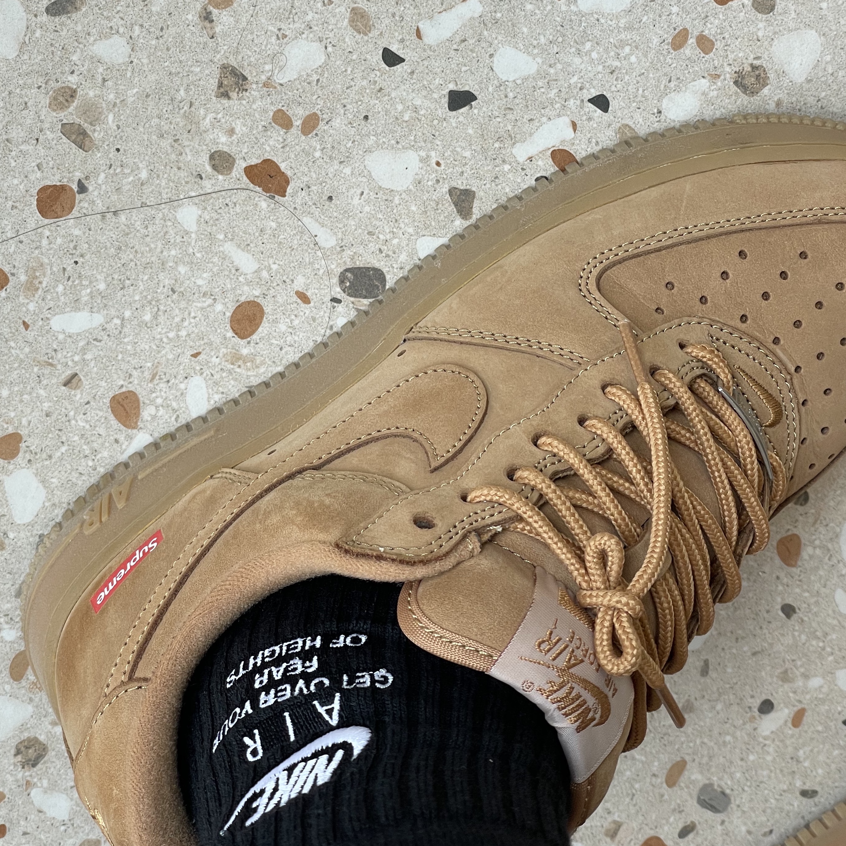 Nike x Supreme Air Force 1 Low Flax 착용 스타일 - 4