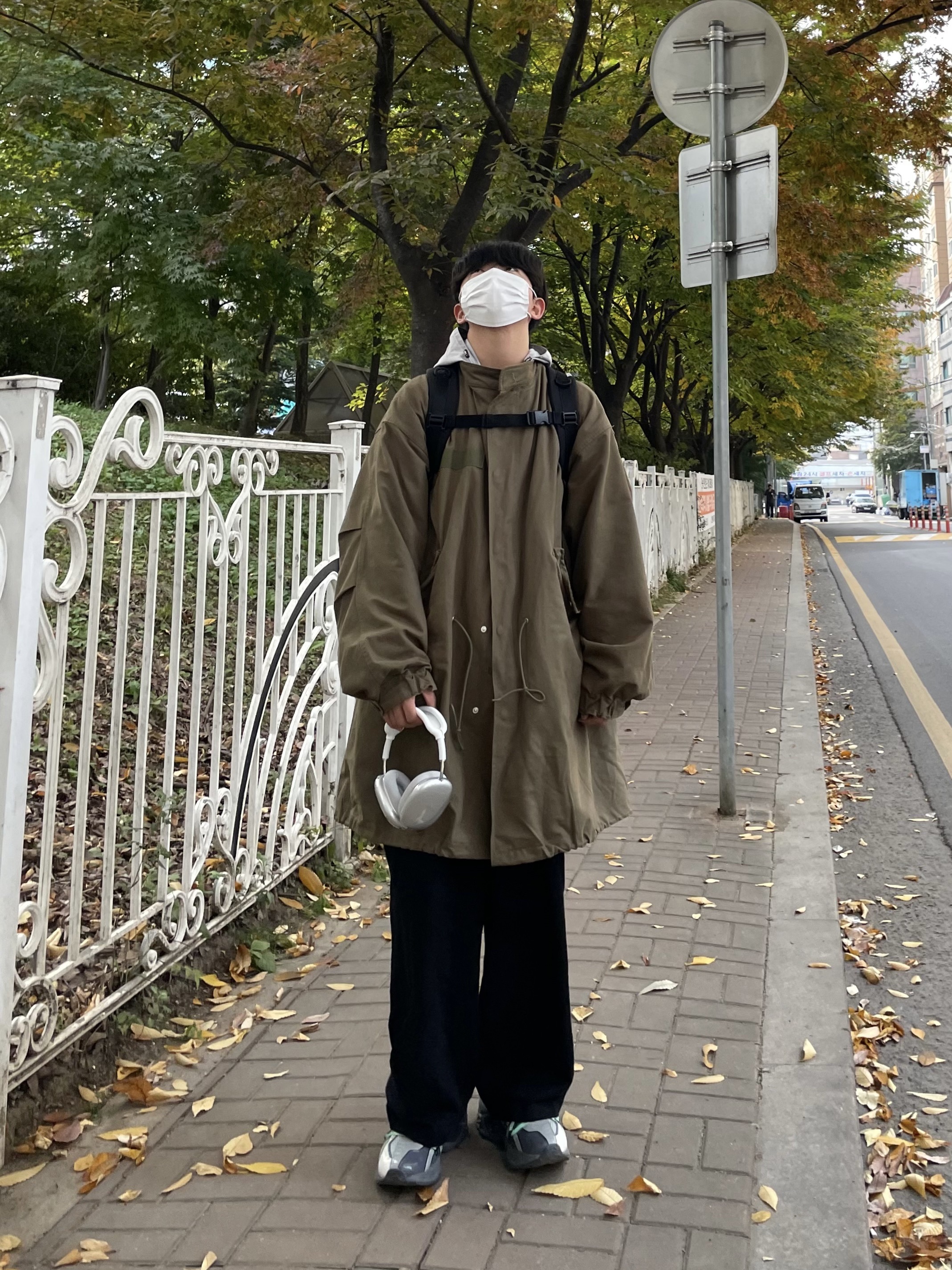 Apple AirPods Max Lightning Silver (Korean Ver.), Asics x Andersson Bell HN2-S Protoblast Smoke Grey 착용 스타일 - 4