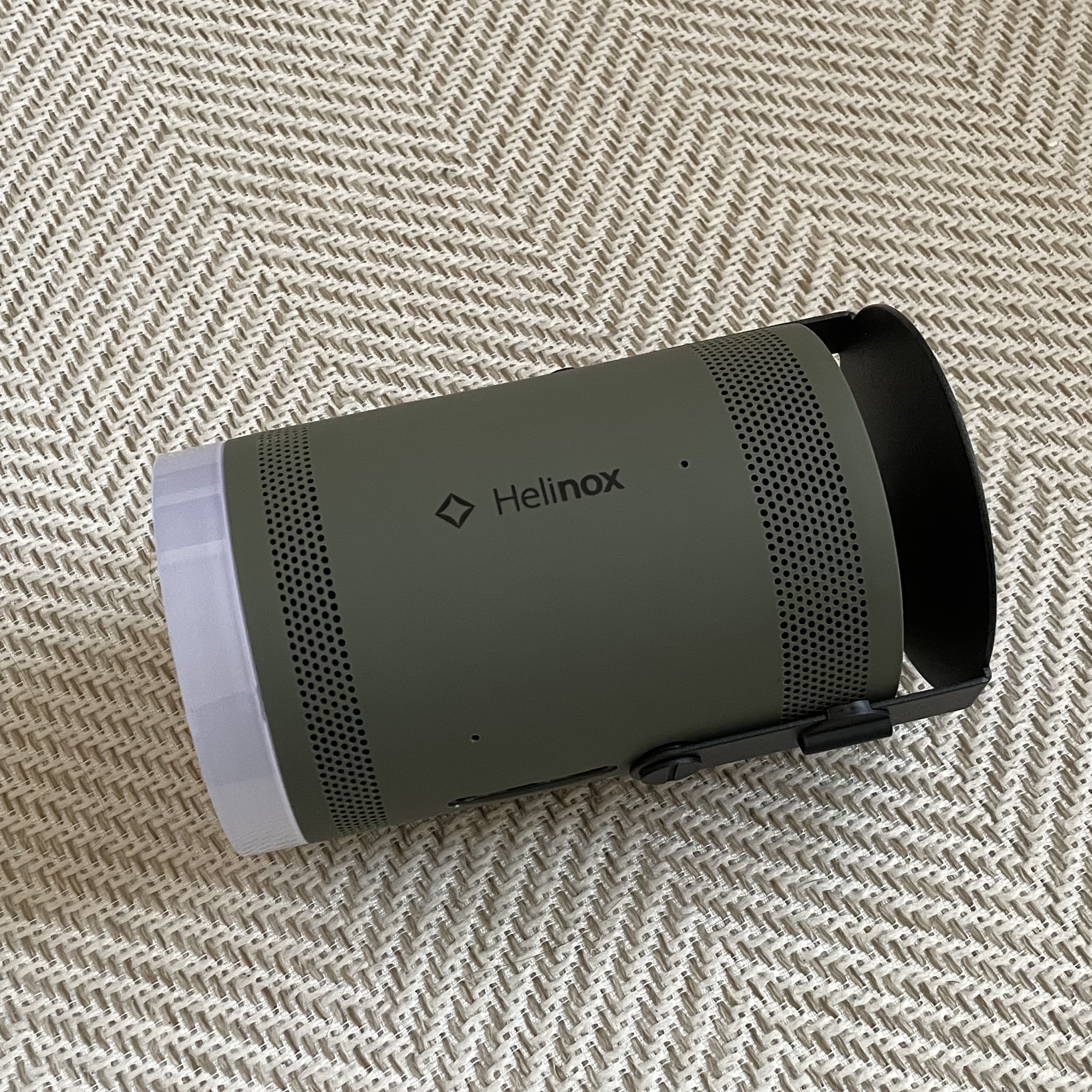 Samsung x Helinox The Freestyle Special Edition Package Dark Olive Green (Korean Ver.) 착용 스타일