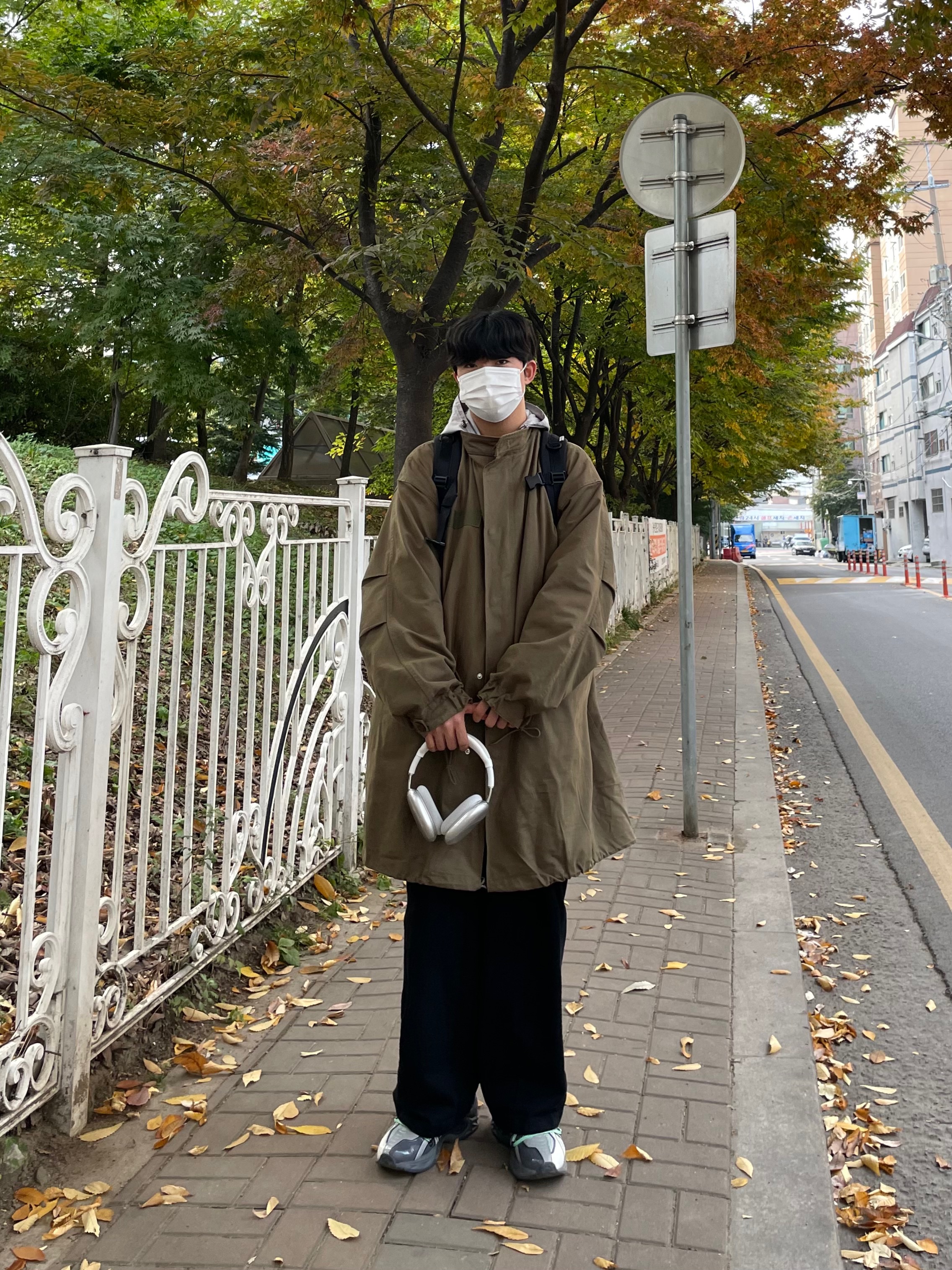 Apple AirPods Max Lightning Silver (Korean Ver.), Asics x Andersson Bell HN2-S Protoblast Smoke Grey 착용 스타일 - 3