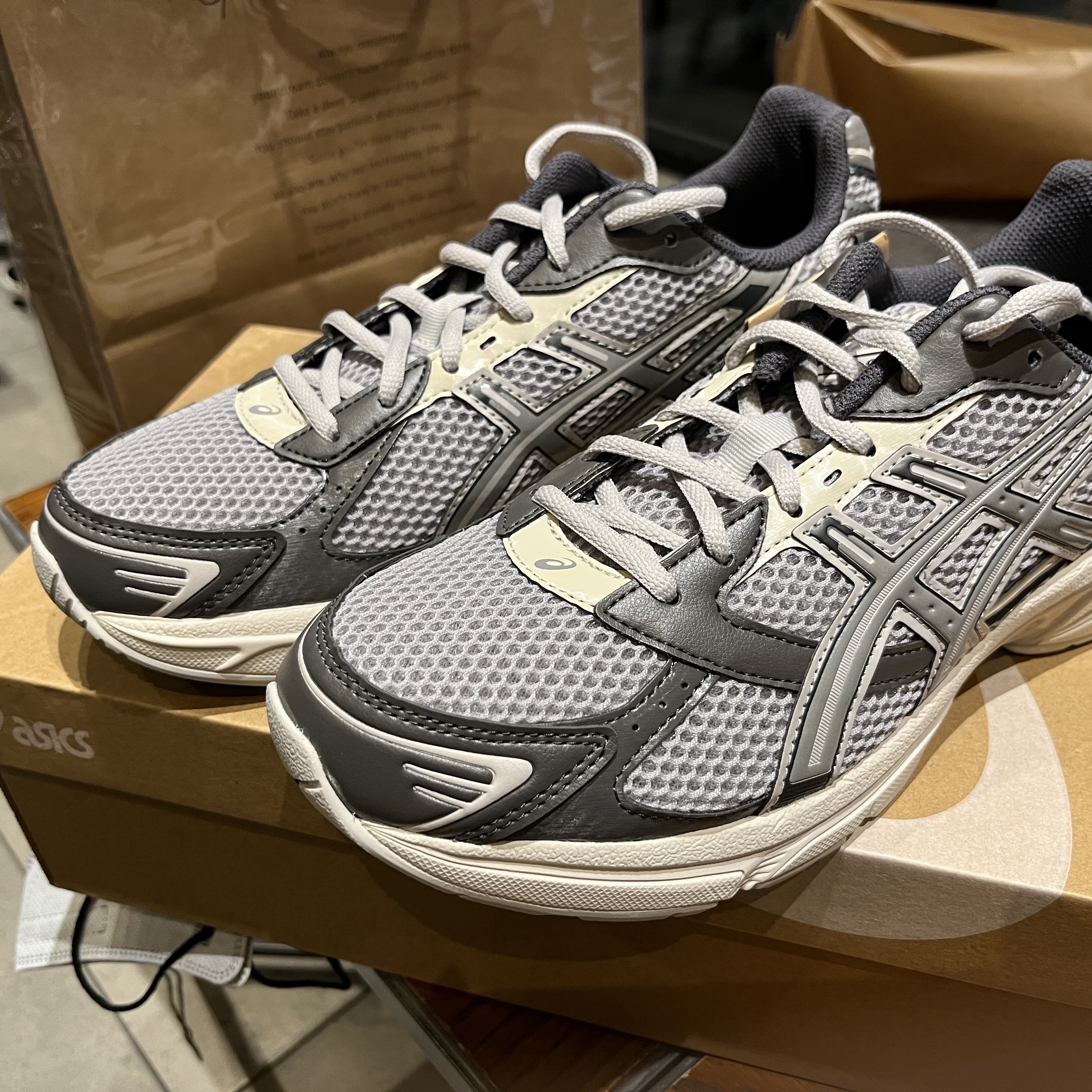 Asics Gel-1130 Oyster Grey Clay Grey 착용 스타일