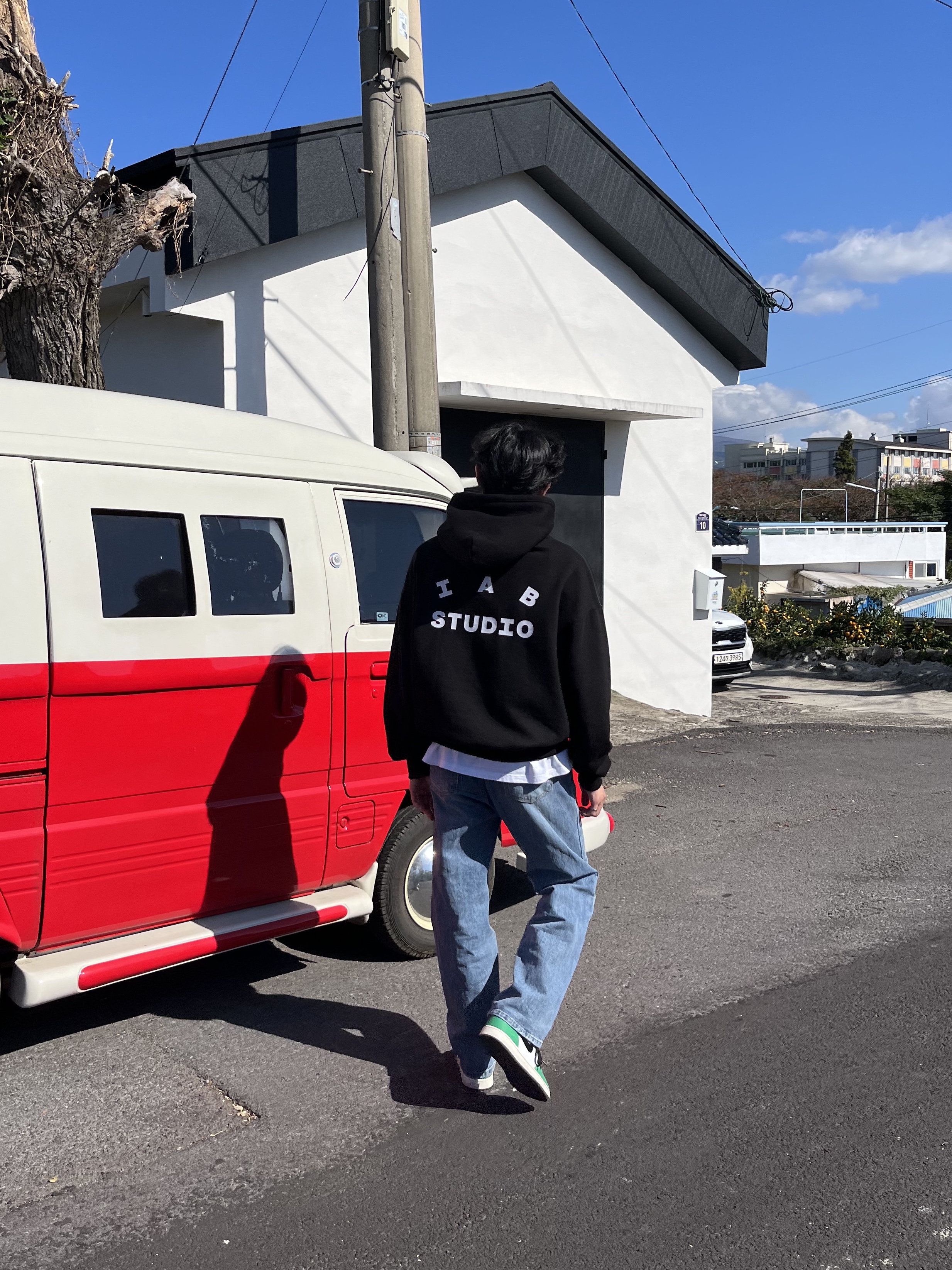 IAB Studio Hoodie Black White, (W) Jordan 1 Retro High OG Lucky Green 착용 스타일 - 2