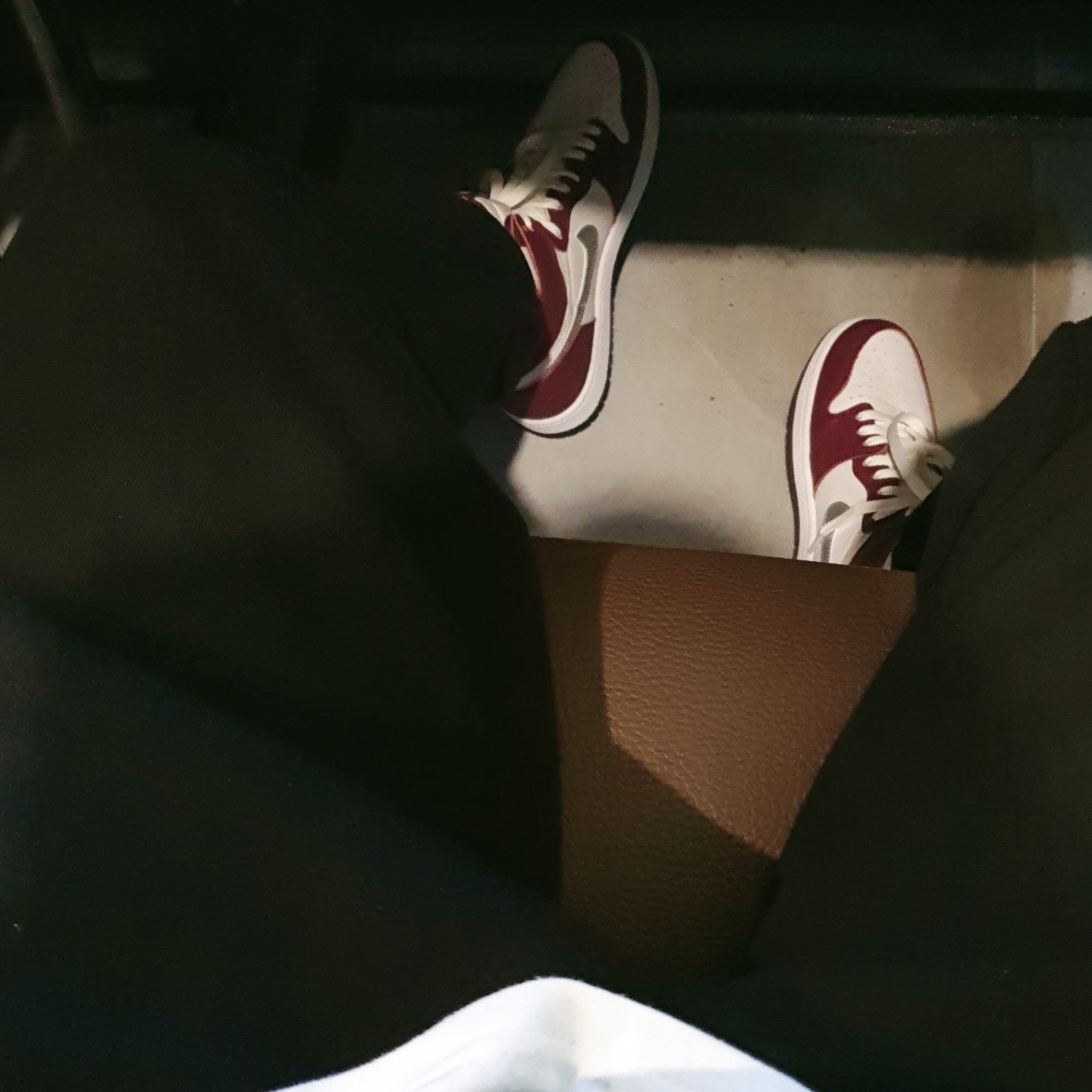 Jordan 1 Retro High OG Bordeaux 착용 스타일