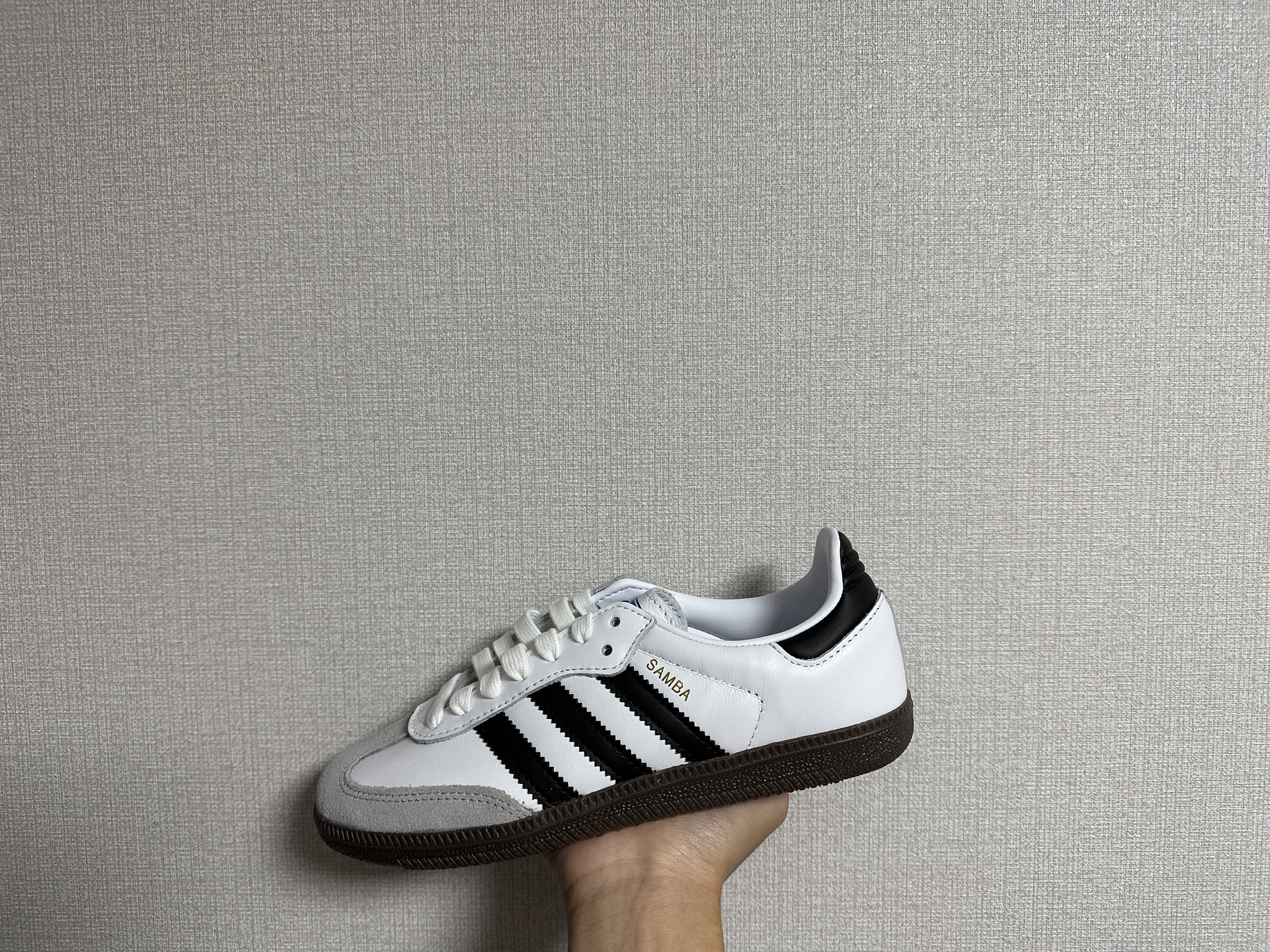 Adidas Samba Vegan White Black, Adidas Samba OG Cloud White 착용 스타일 - 3