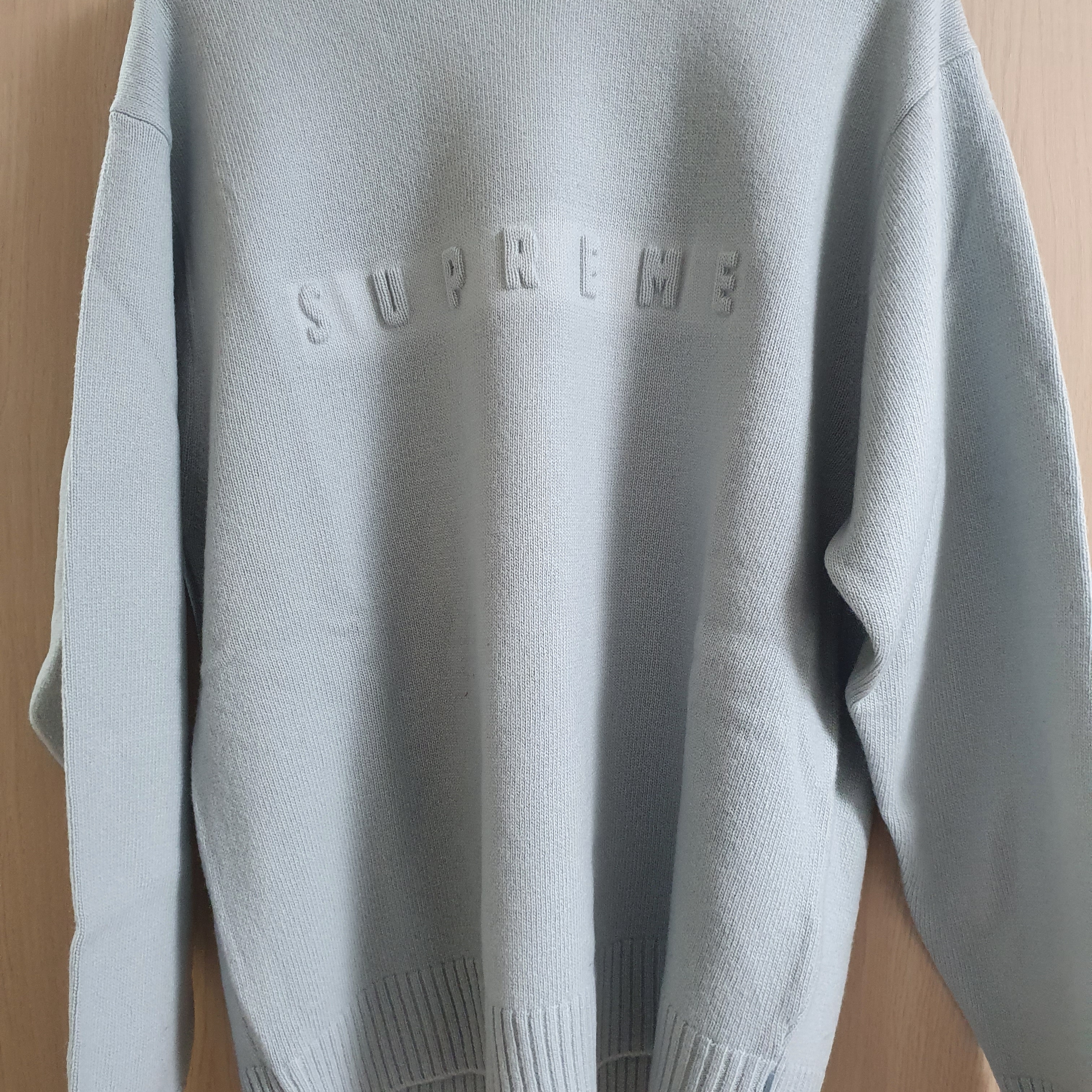 Supreme Embossed Sweater Light Blue - 22FW 착용 스타일 - 2