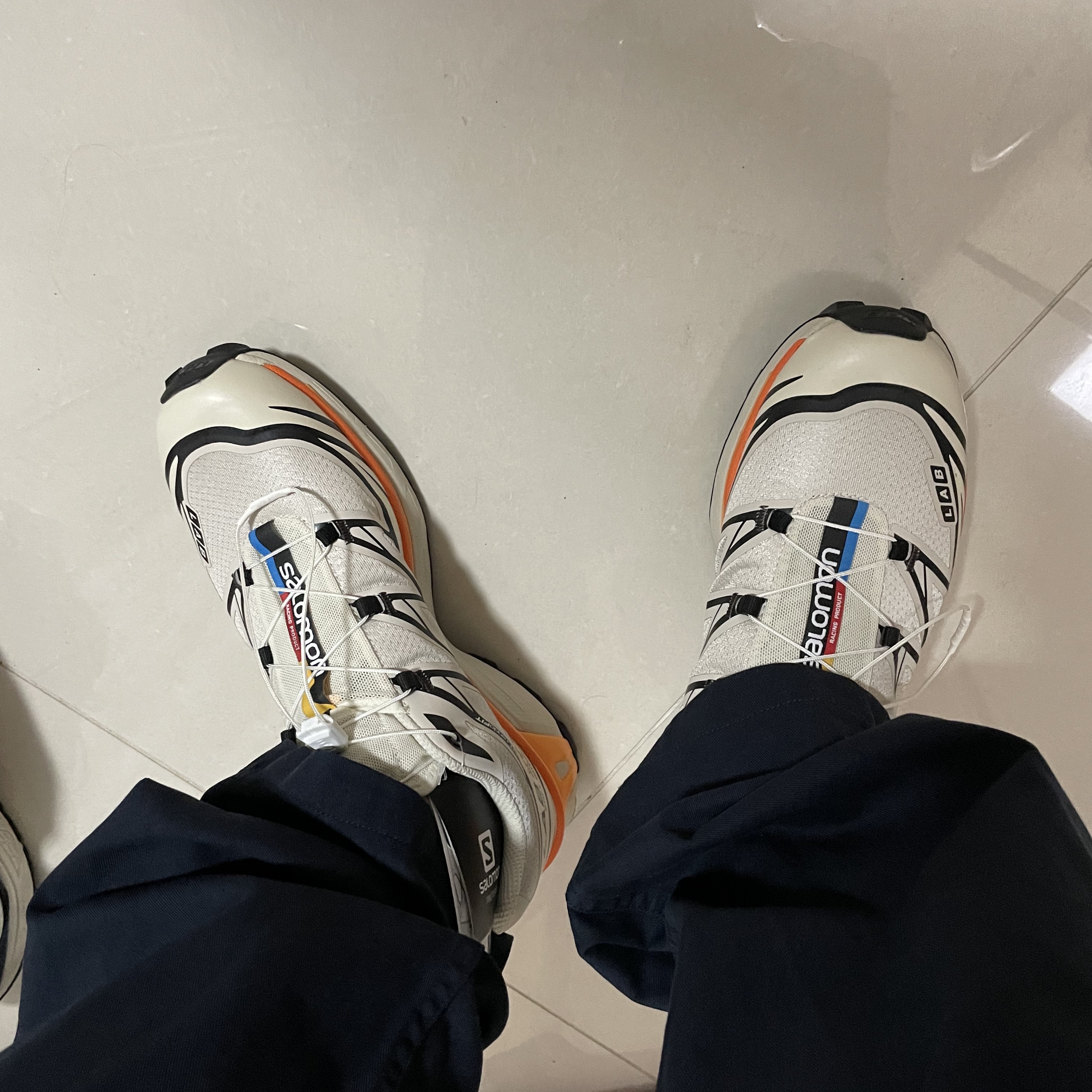 Salomon XT-6 Rainy Day Vibrant Orange 착용 스타일