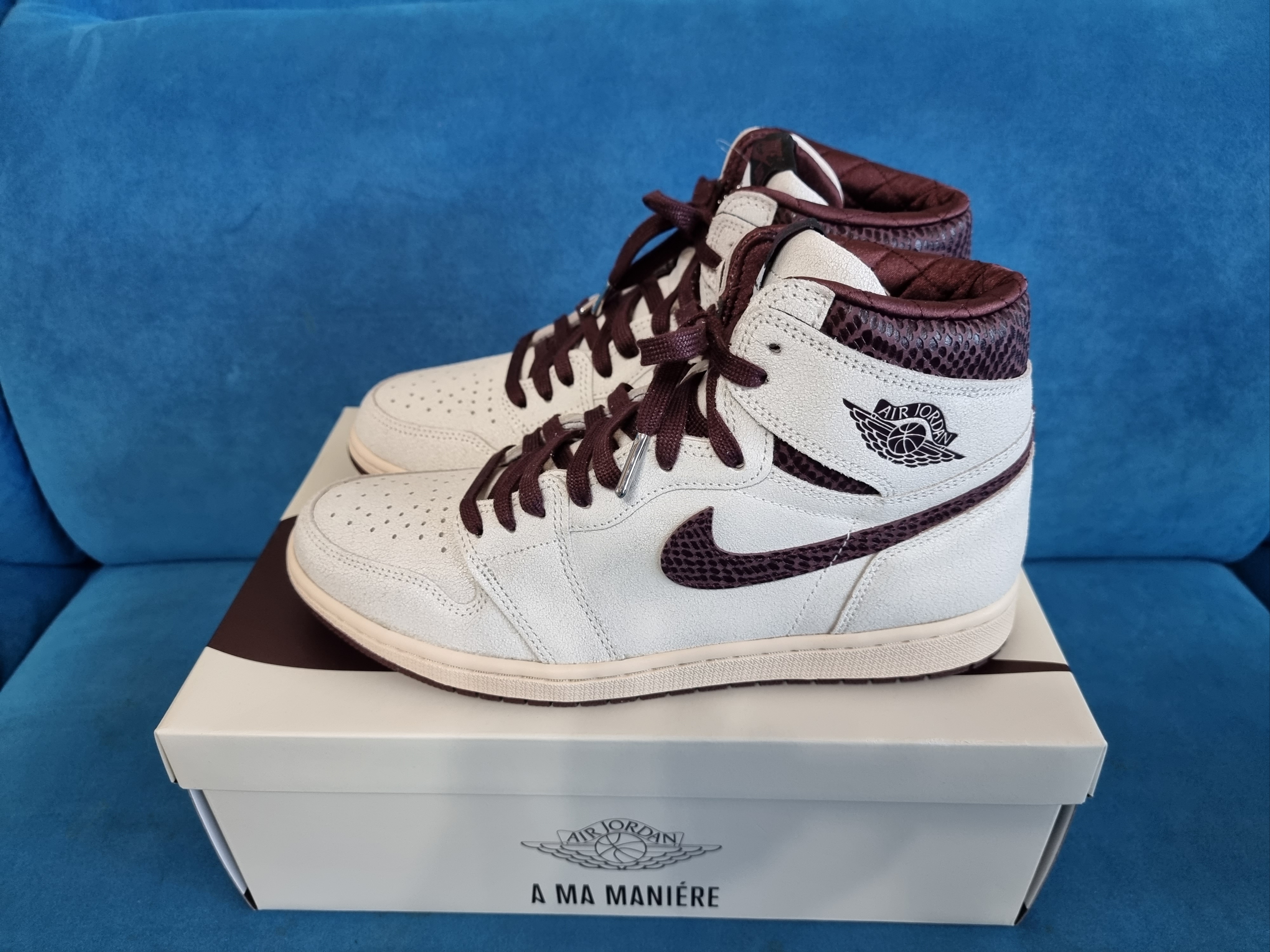 Jordan 1 x A Ma Maniere Retro High OG SP Sail and Burgundy 착용 스타일 - 1