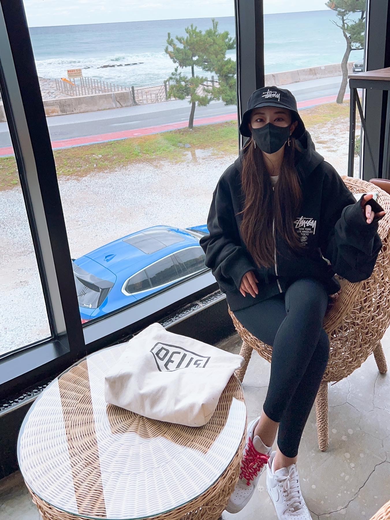 Nike x Supreme Air Force 1 Low White, Stussy World Tour Zip Hoodie Black 2022 착용 스타일 - 4