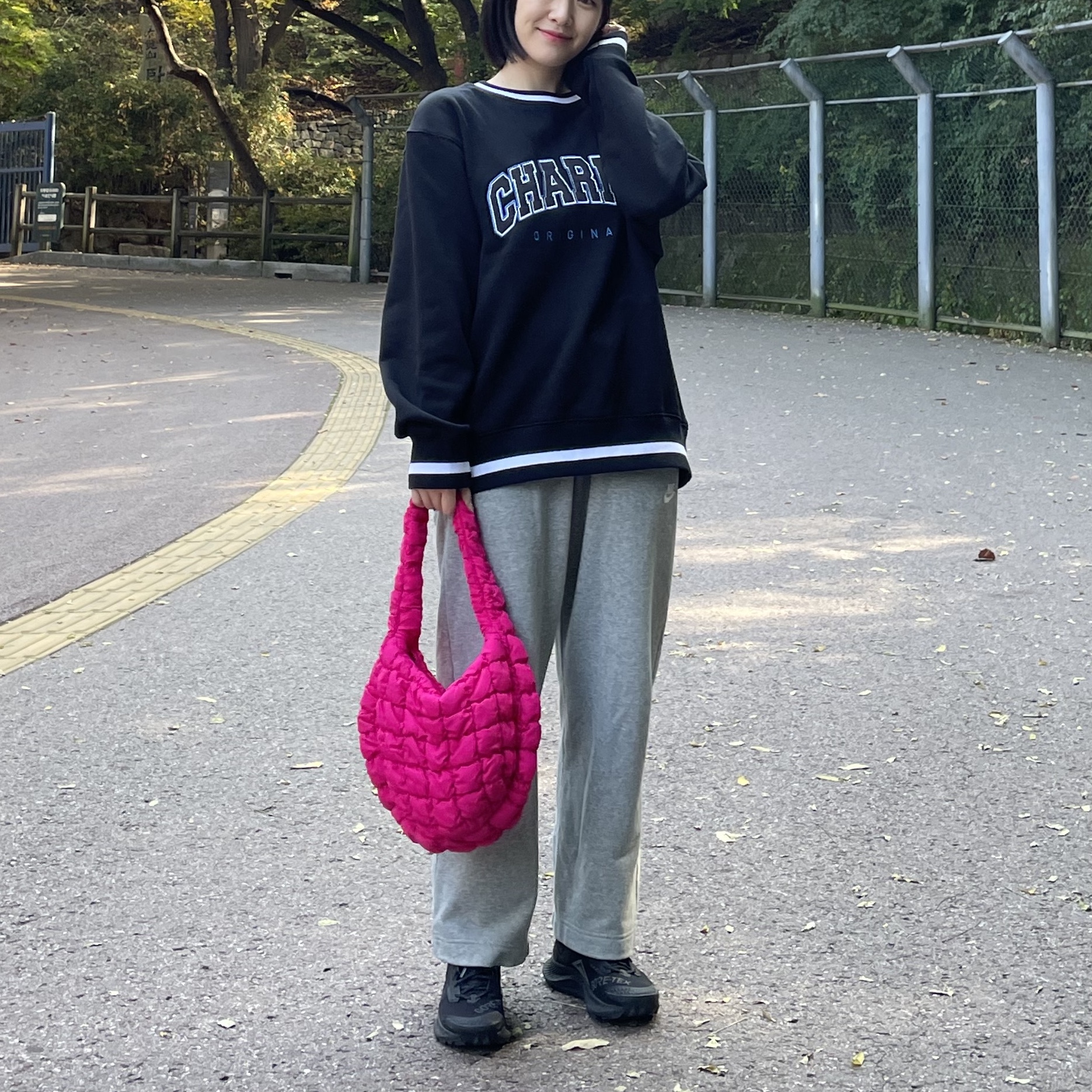 COS Quilted Mini Bag Pink 착용 스타일