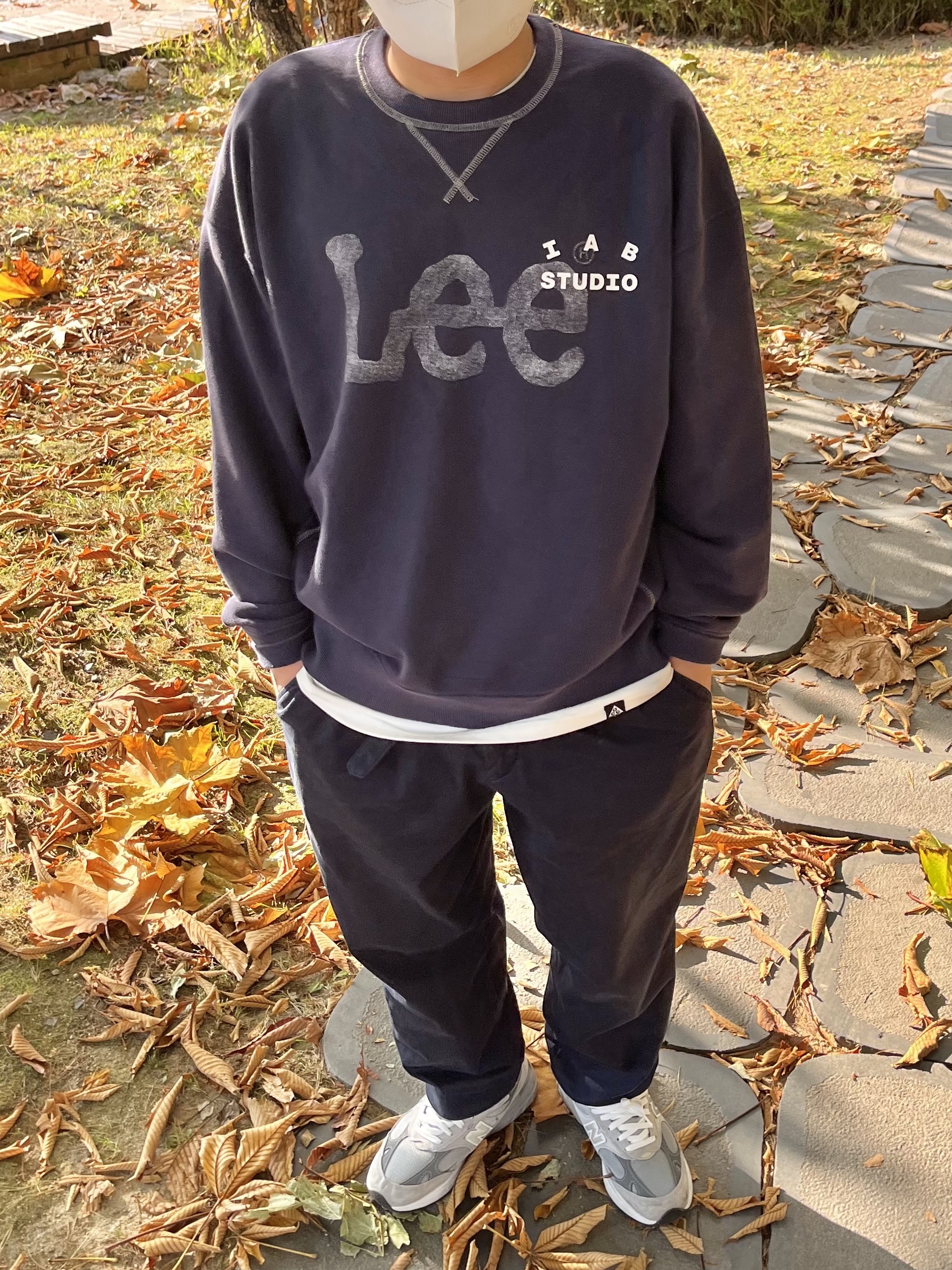 IAB Studio x Lee Pigment Sweatshirt Indigo Navy, New Balance 993 Made in USA Grey - D Standard 착용 스타일