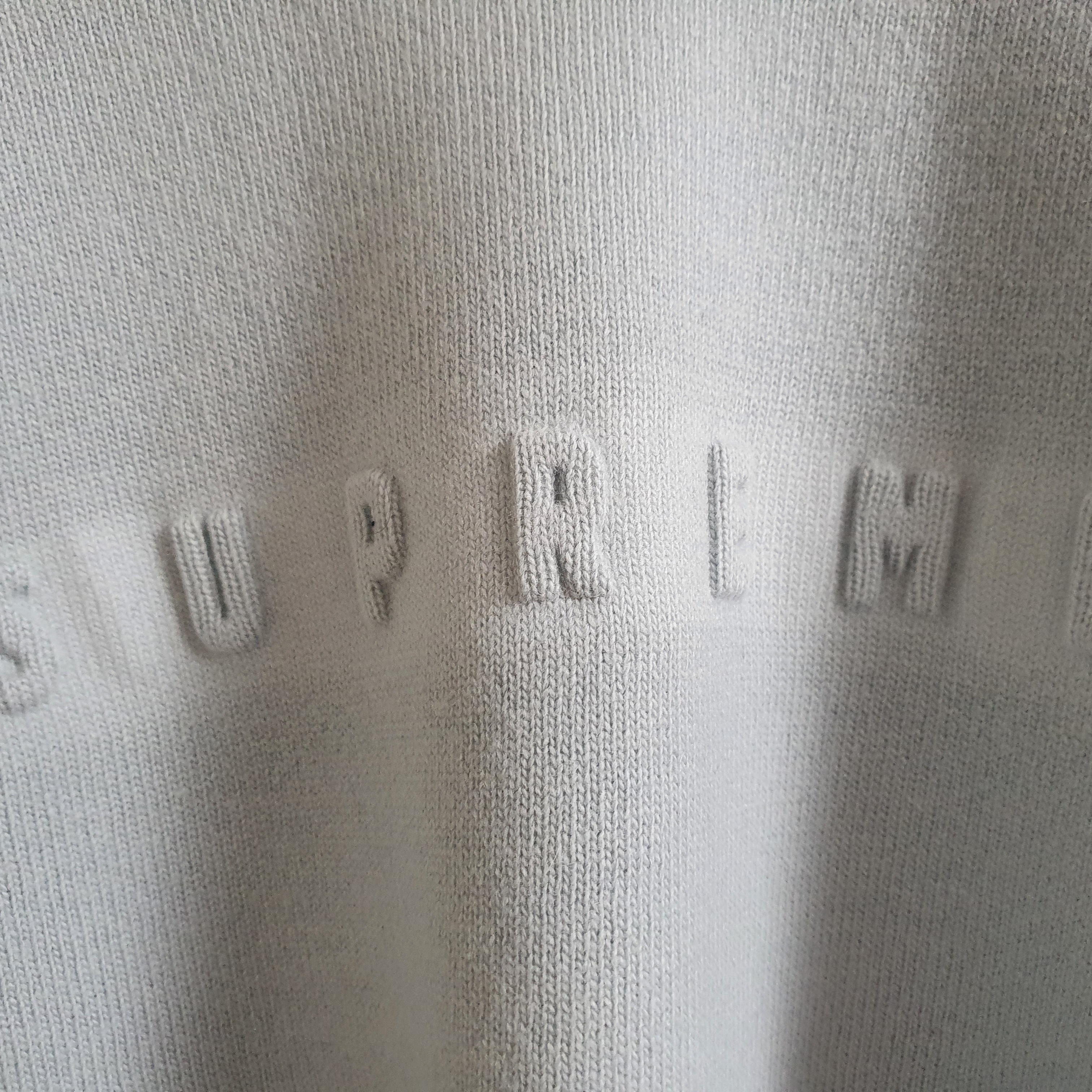 Supreme Embossed Sweater Light Blue - 22FW 착용 스타일 - 3