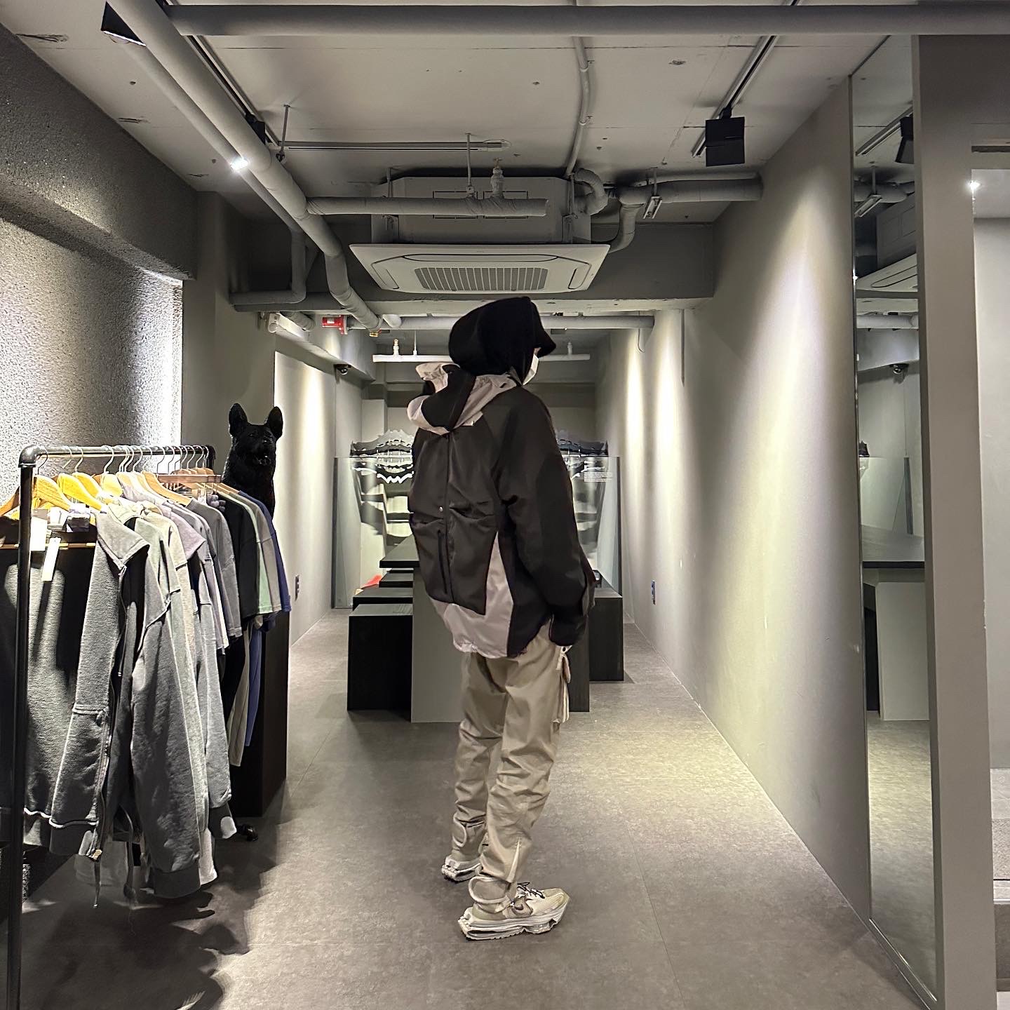 Undermycar Kame Multi Zip Turtle Shell Parka Hot Rod - 22FW, Nike x Matthew M Williams Zoom 004 Stone 착용 스타일 - 2