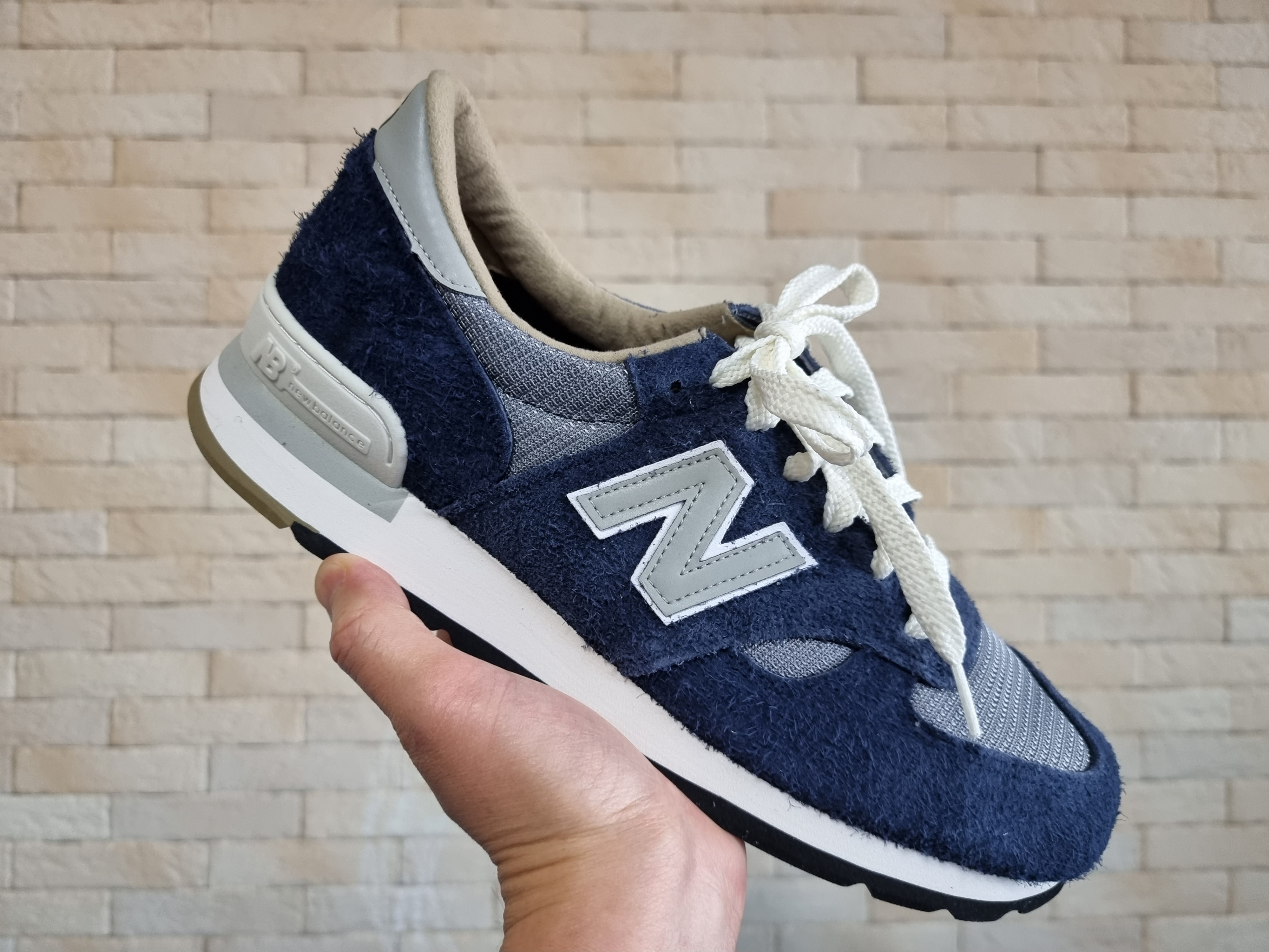 New Balance x Carhartt WIP 990v1 Made in USA Sculpture Center 착용 스타일 - 4