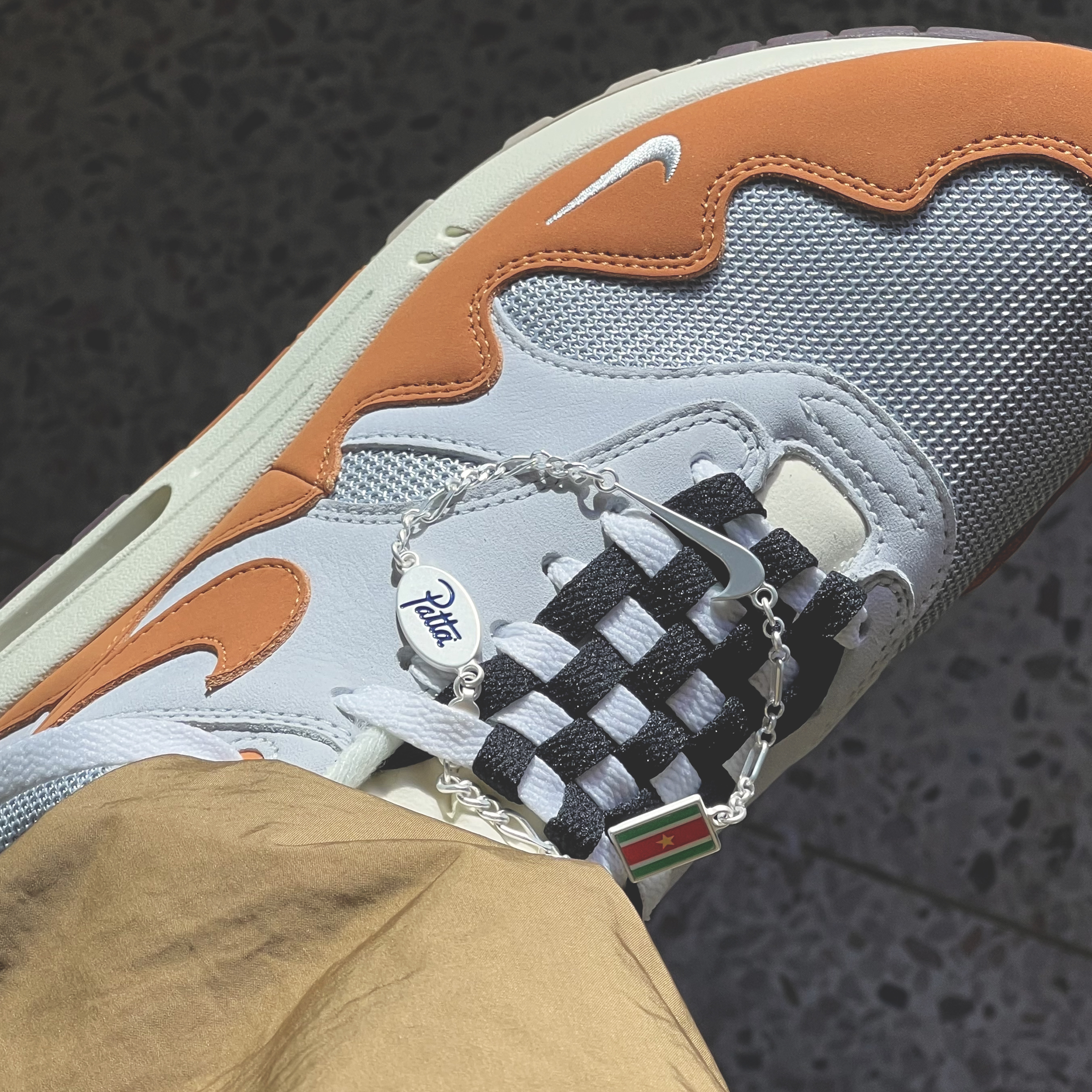 Nike x Patta Air Max 1 Noise Aqua, Nike x Patta Air Max 1 Monarch 착용 스타일 - 3