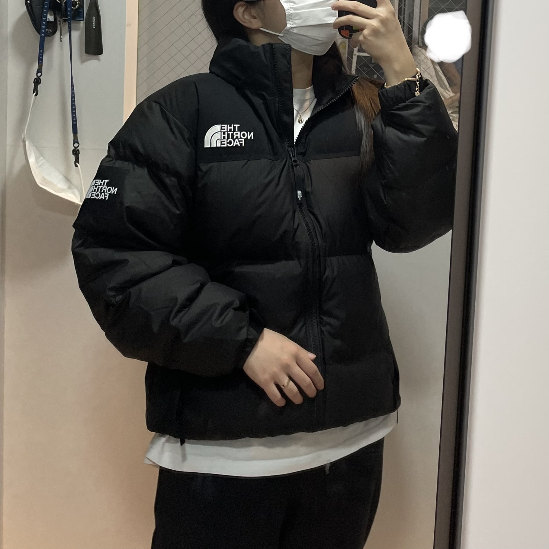 The North Face 1996 Eco Nuptse Jacket Black 착용 스타일 - 3