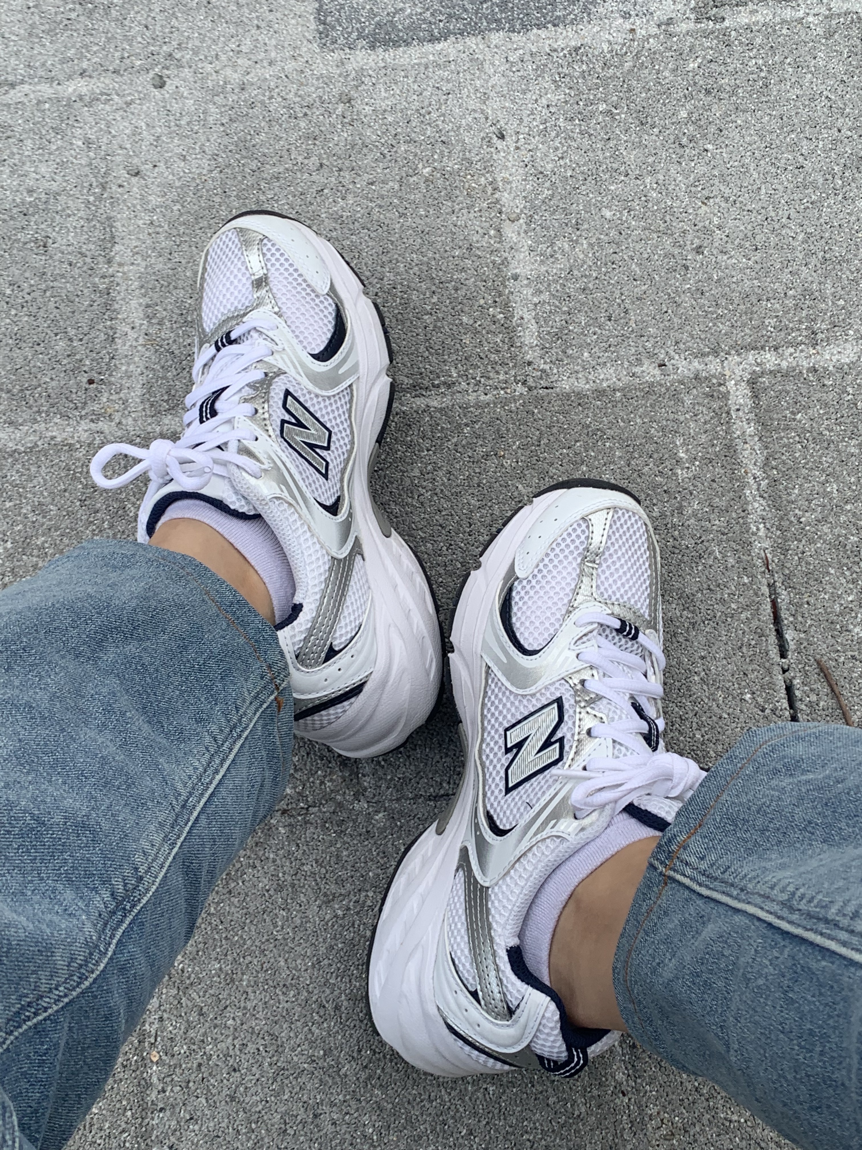 New Balance 530 White 착용 스타일