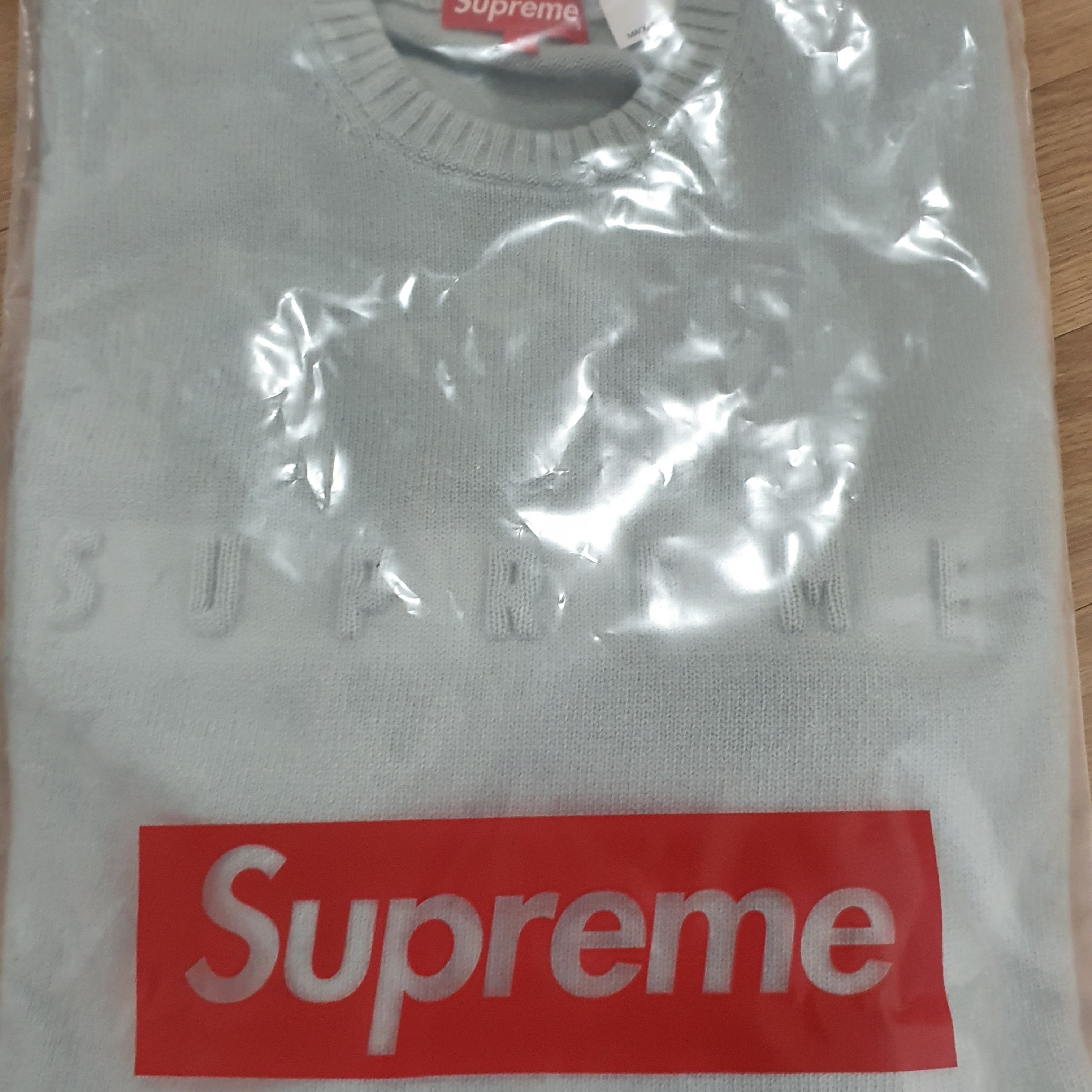 Supreme Embossed Sweater Light Blue - 22FW 착용 스타일 - 1