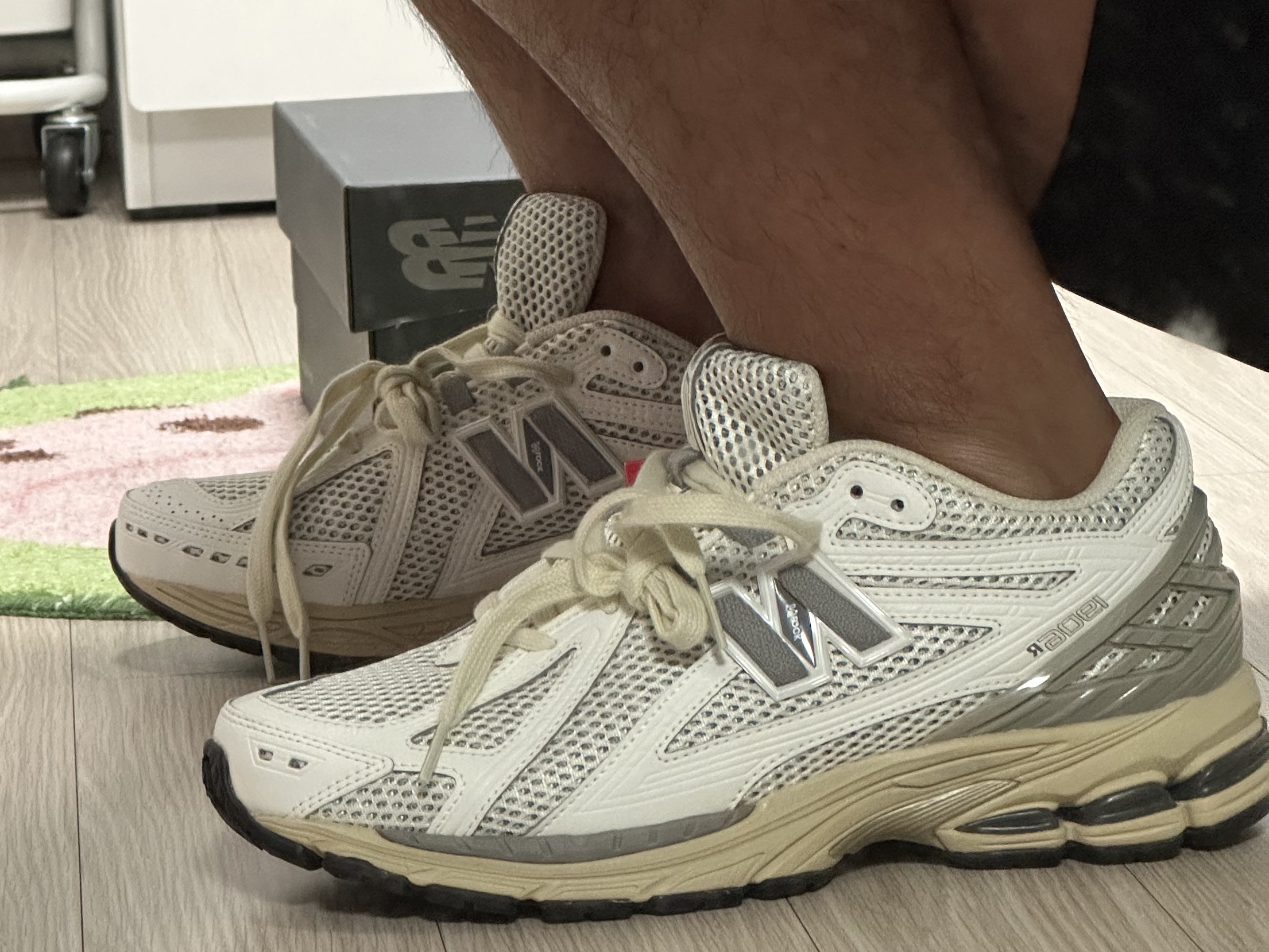New Balance 1906R White Gray 착용 스타일