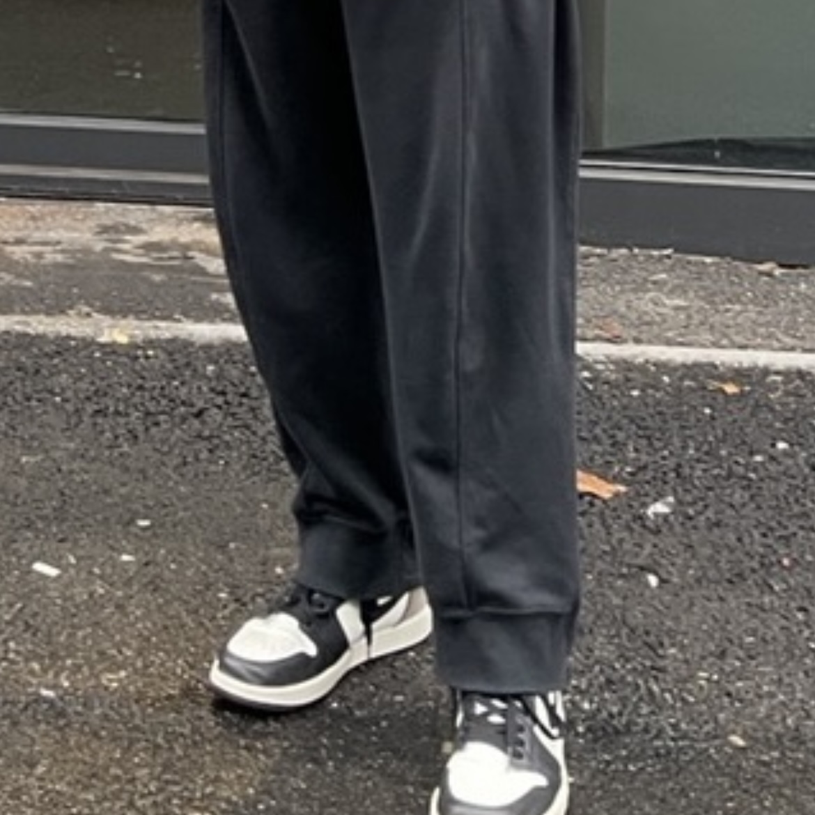 Jordan 1 Retro High OG Black Mocha, Nike x Stussy NRG ZR Fleece Crewneck Heather Grey - US/EU 착용 스타일 - 2