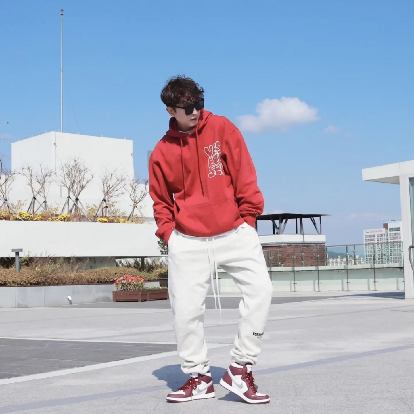 Essentials The Core Collection Sweatpants Light Oatmeal, Jordan 1 Retro High OG Bordeaux 착용 스타일 - 2