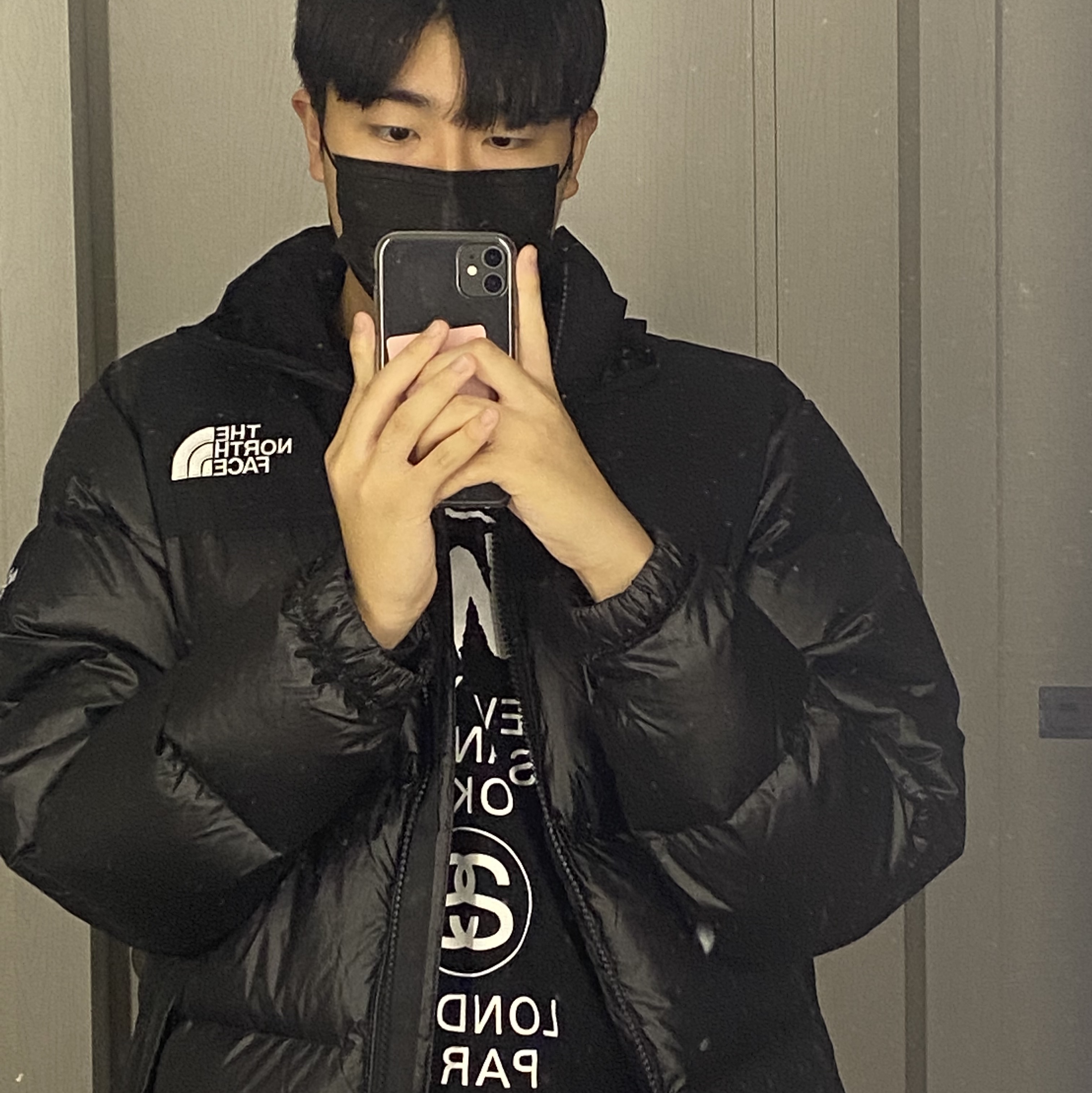 Stussy World Tour T-Shirt Black 착용 스타일
