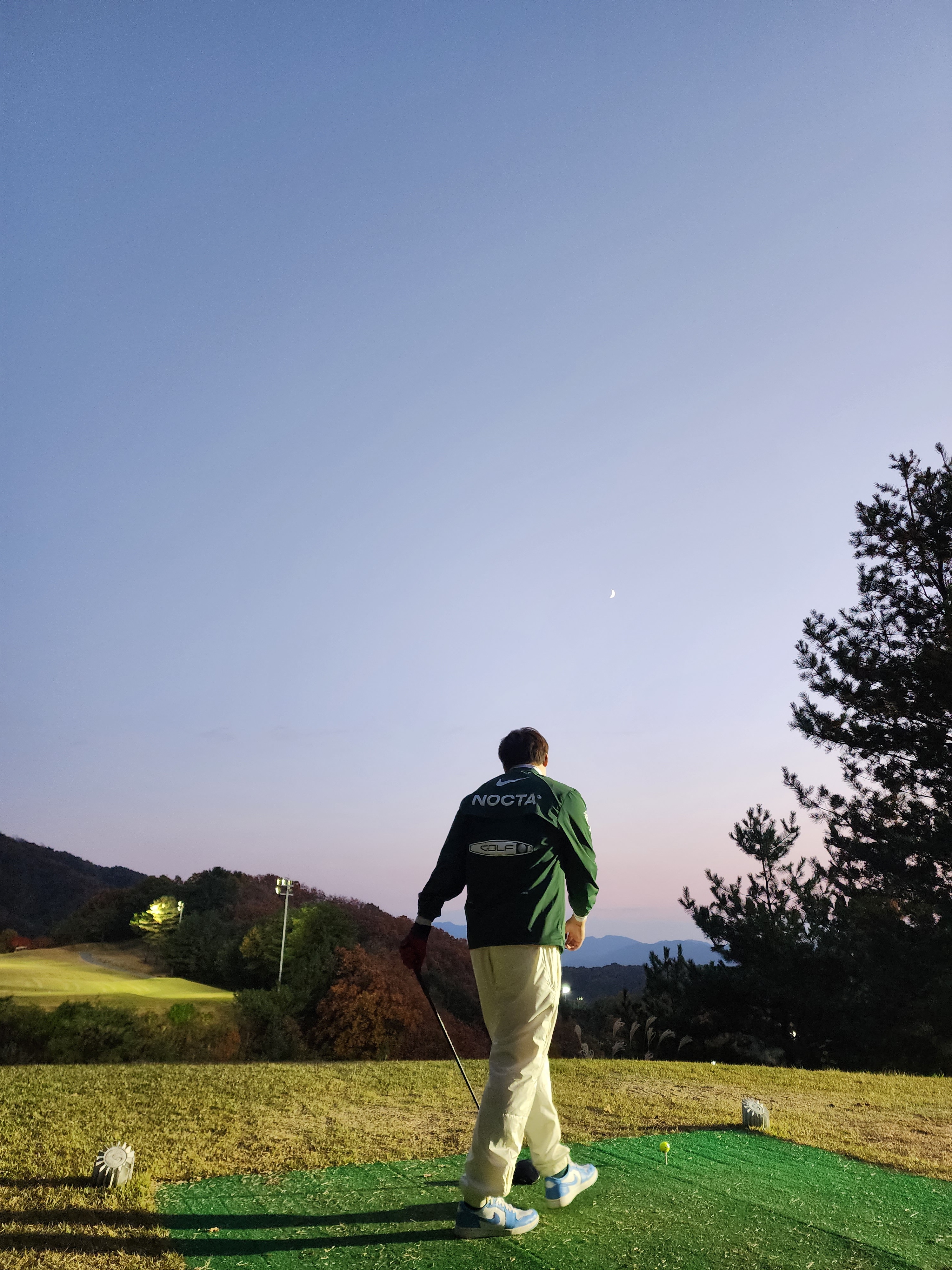 Nike x Drake Nocta Golf Crewneck Top Green - US/EU, Nike x Drake Nocta Golf Pants Sail - US/EU 착용 스타일 - 3
