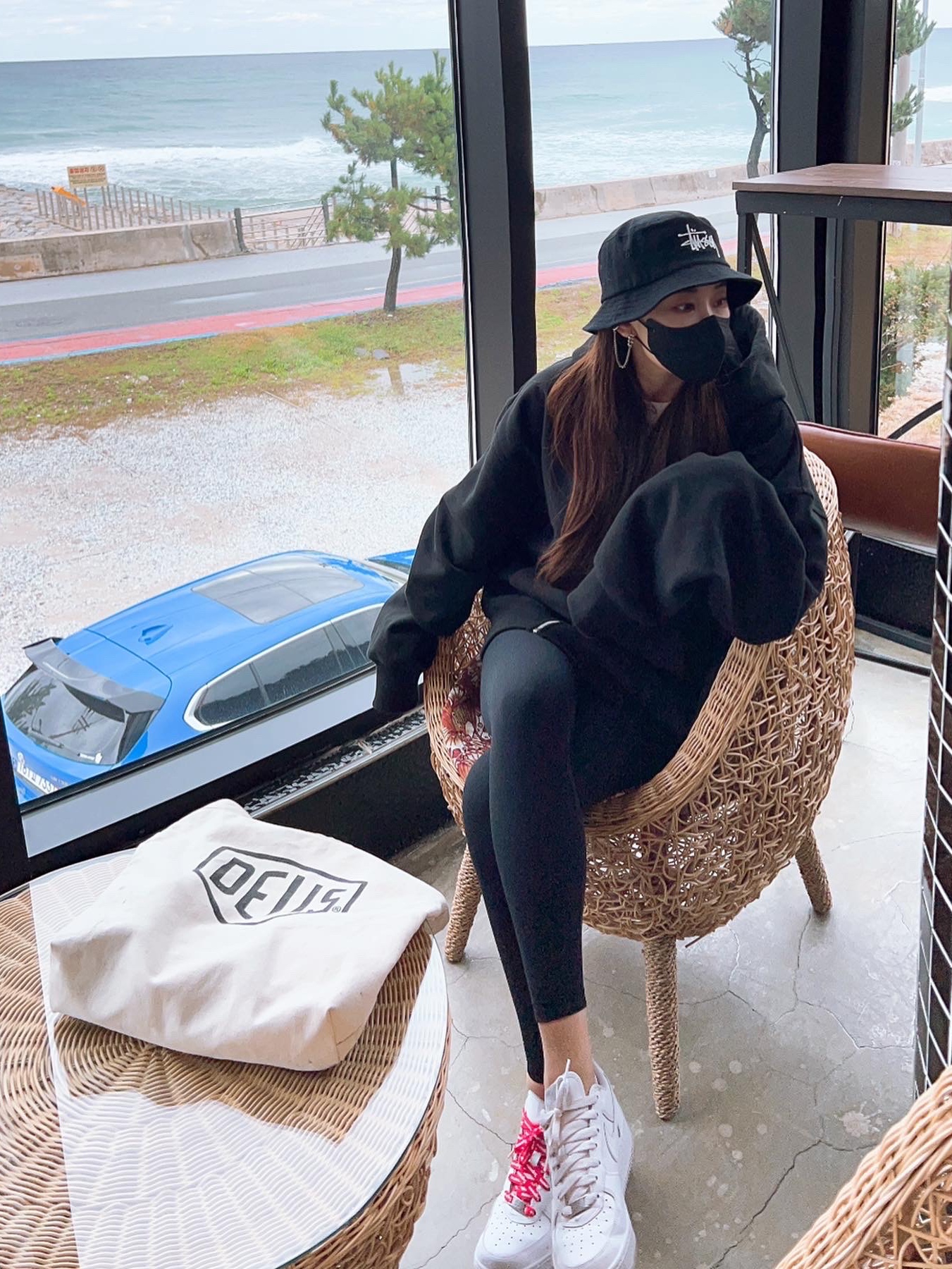 Nike x Supreme Air Force 1 Low White, Stussy World Tour Zip Hoodie Black 2022 착용 스타일 - 5