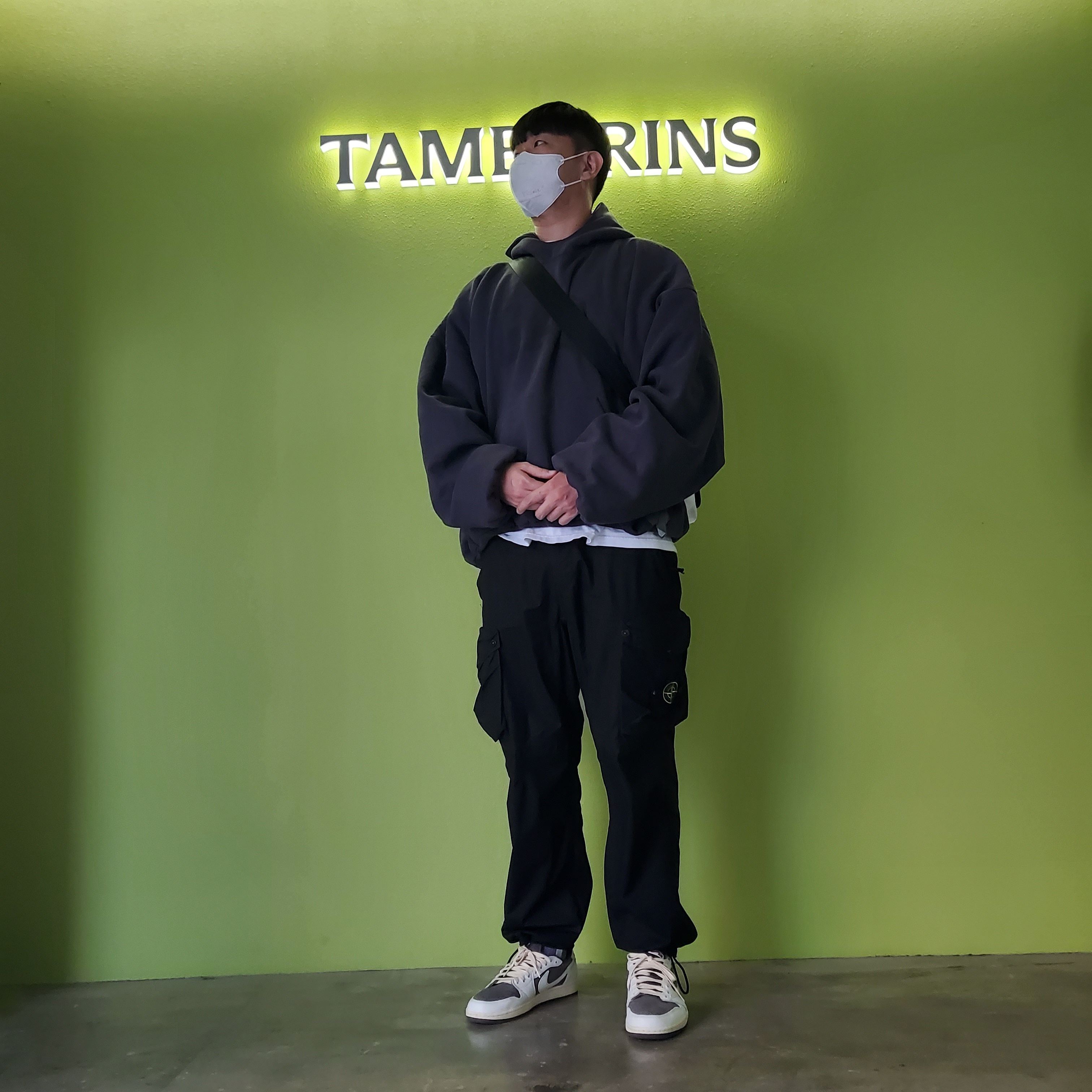 Stone Island 30203 Cargo Pants 5 Pockets Black - 21SS, Jordan 1 x Travis Scott Retro Low OG SP Sail and Ridgerock 착용 스타일 - 3