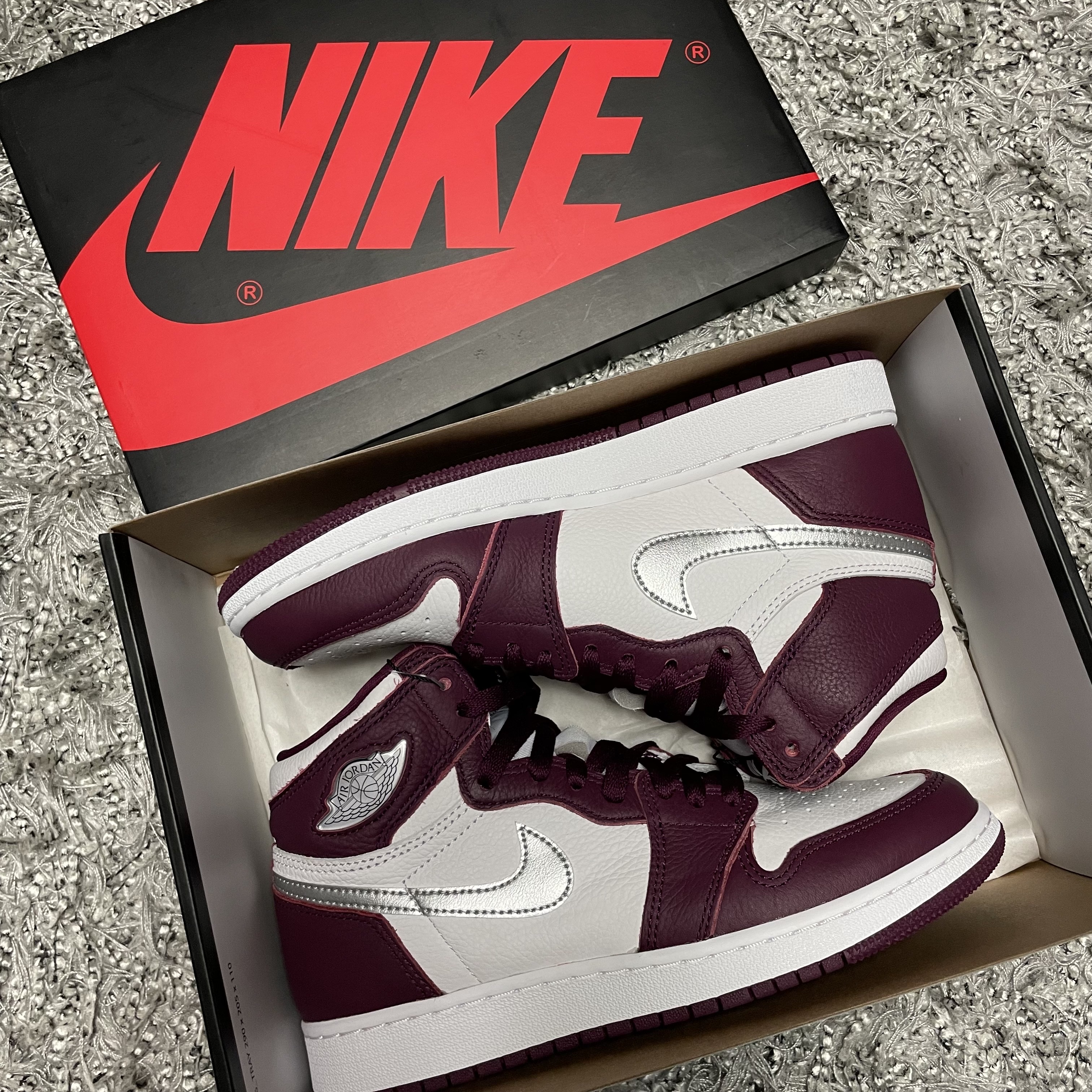 Jordan 1 Retro High OG Bordeaux, (GS) Jordan 1 Retro High OG Bordeaux 착용 스타일