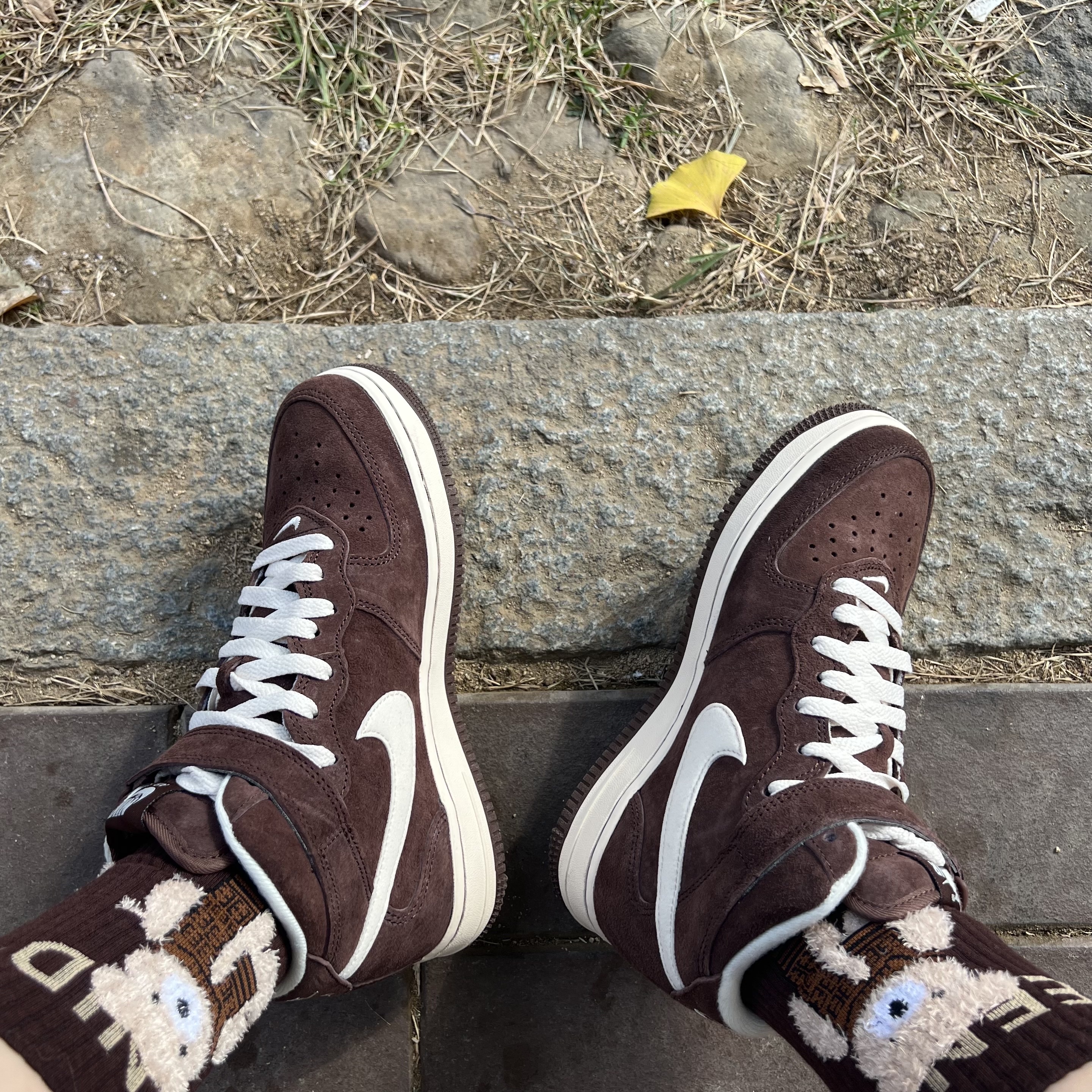 Nike Air Force 1 Mid '07 QS Chocolate 착용 스타일 - 5