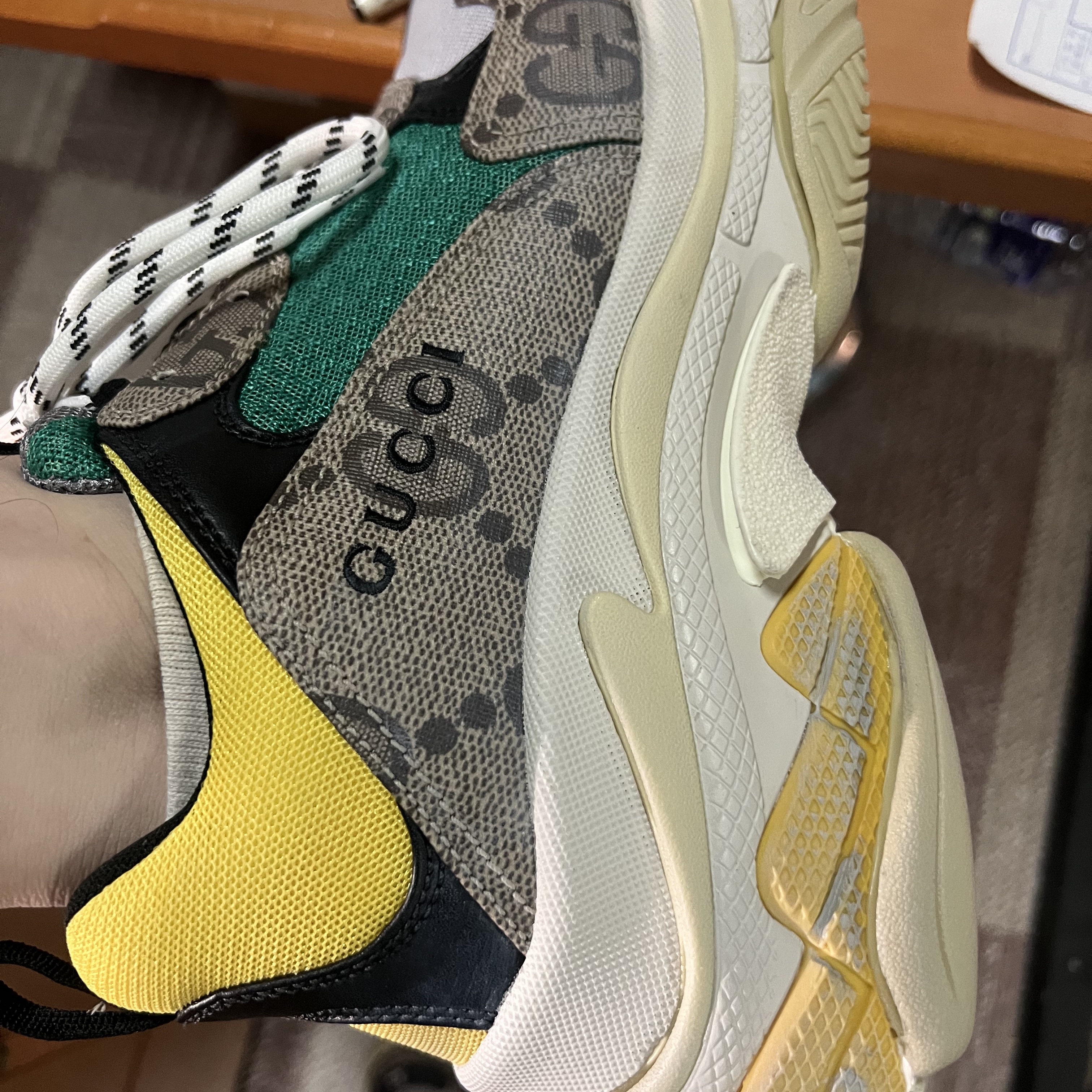 Balenciaga x Gucci The Hacker Project Triple S Sneakers Beige Ebony GG Supreme Yellow Green 착용 스타일 - 3