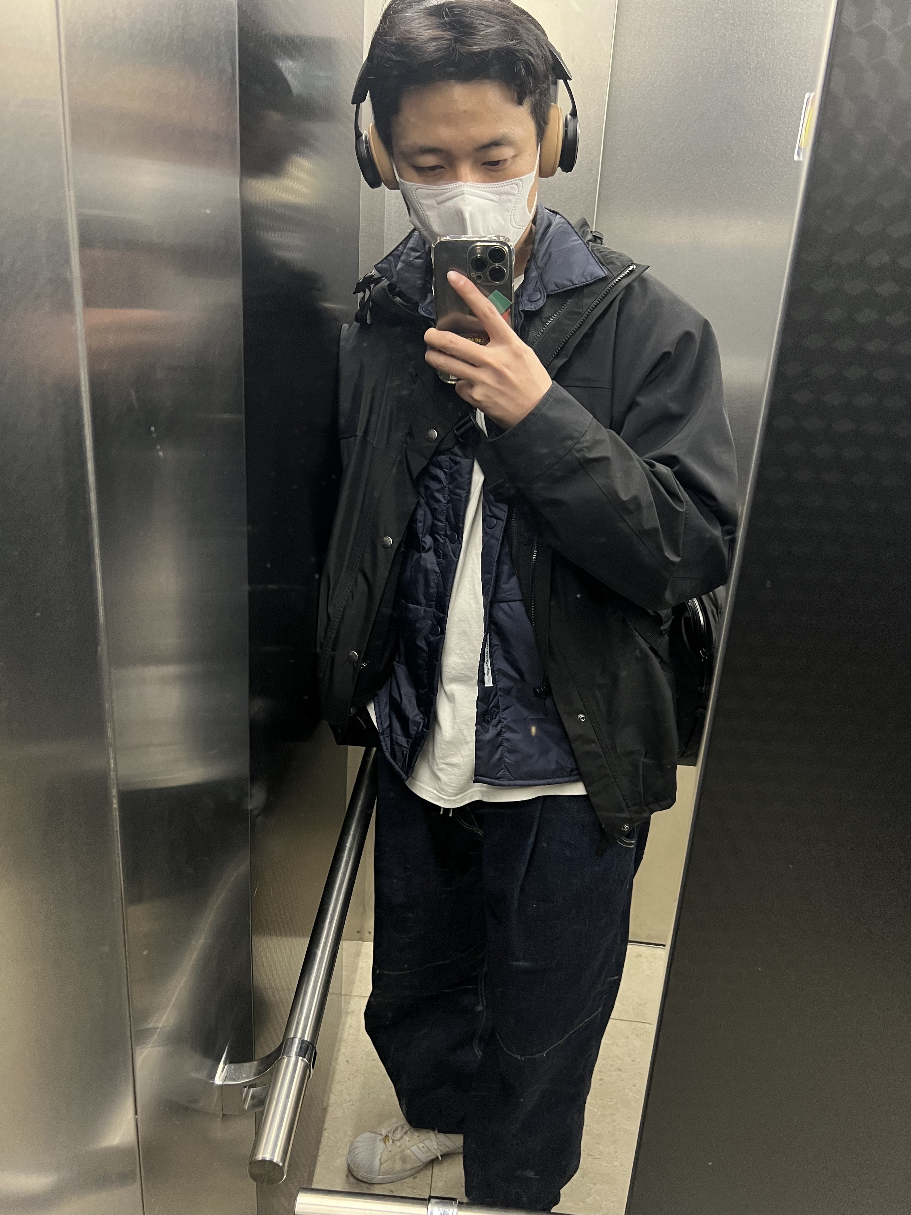 Arc'teryx Arro 8 Shoulder Bag Black 착용 스타일