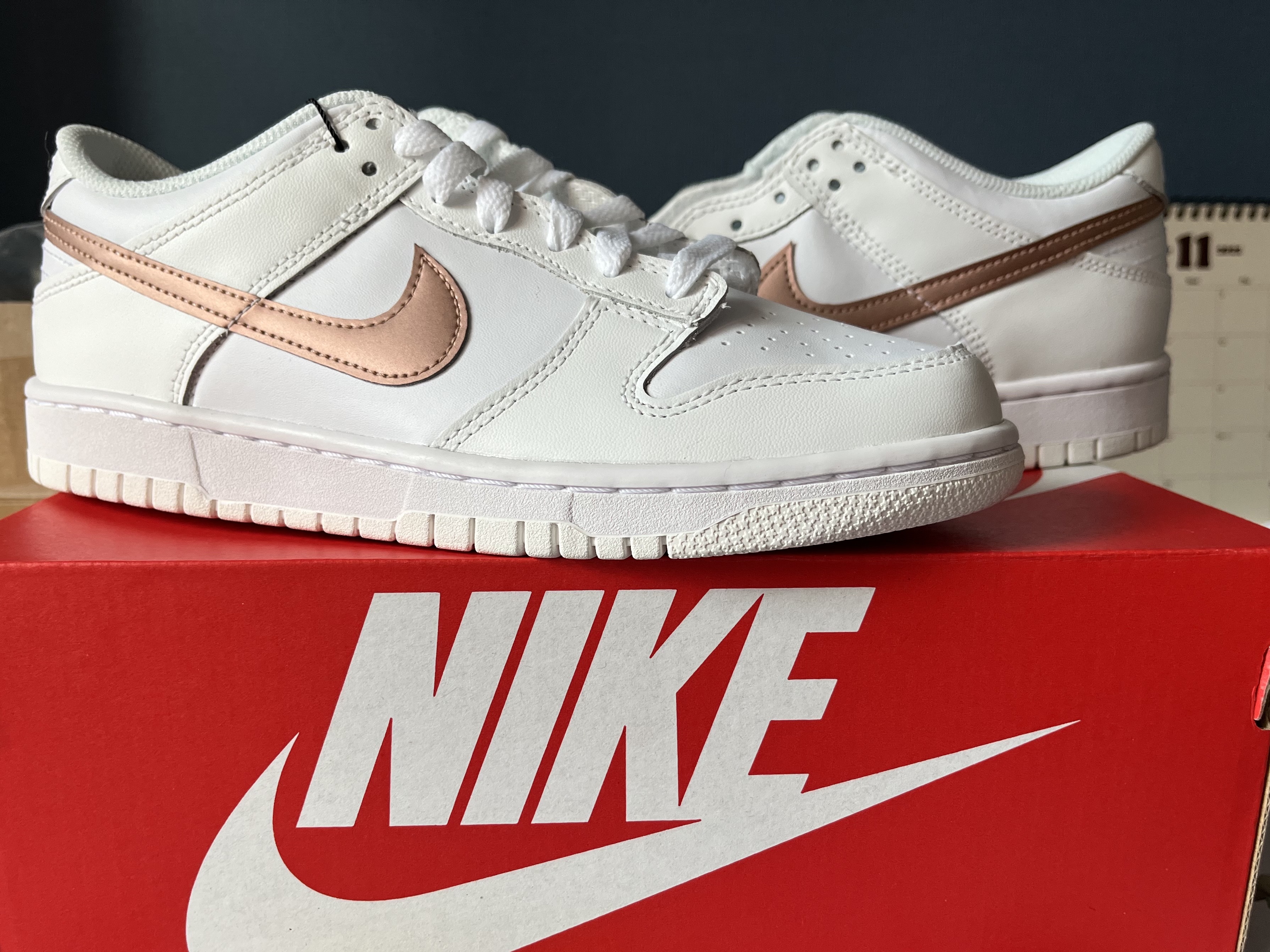 (GS) Nike Dunk Low White Rose Pink 착용 스타일 - 1