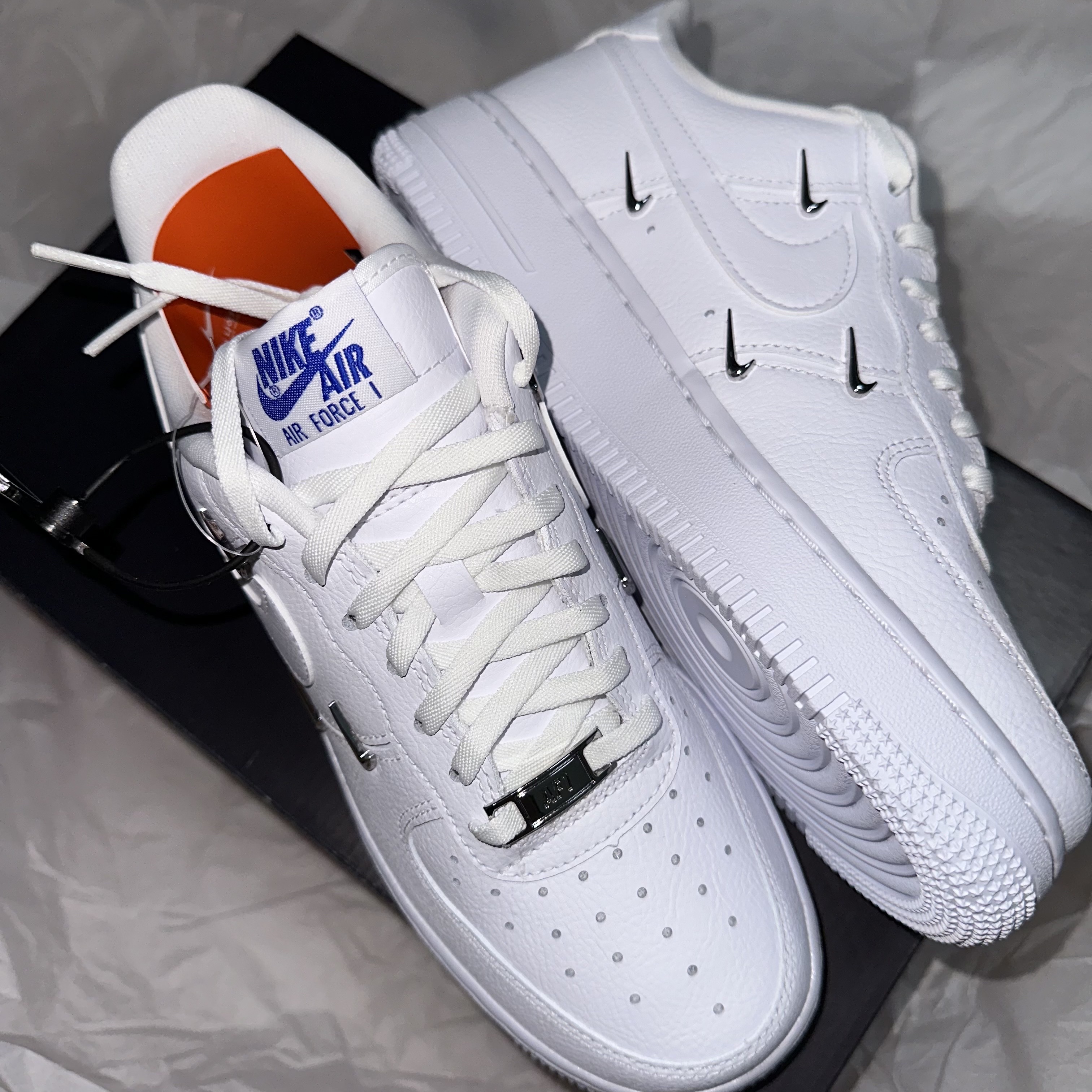 (W) Nike Air Force 1 Low '07 LX Chrome Luxe, (W) Nike Air Force 1 '07 Low White 착용 스타일